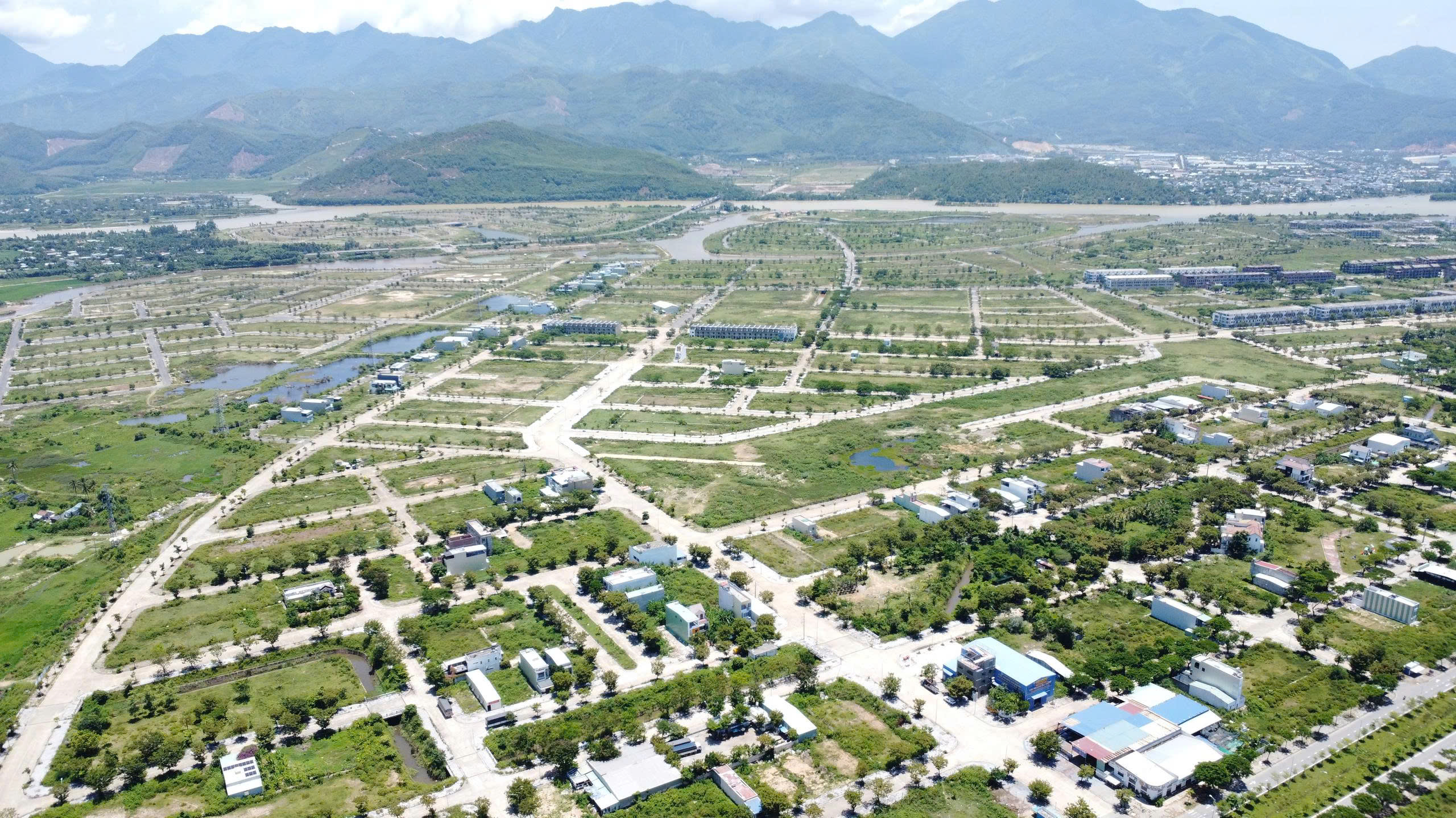 Đ&agrave; Nẵng y&ecirc;u cầu b&aacute;o c&aacute;o giao dịch bất động sản từ 400 triệu đồng - Ảnh 1.