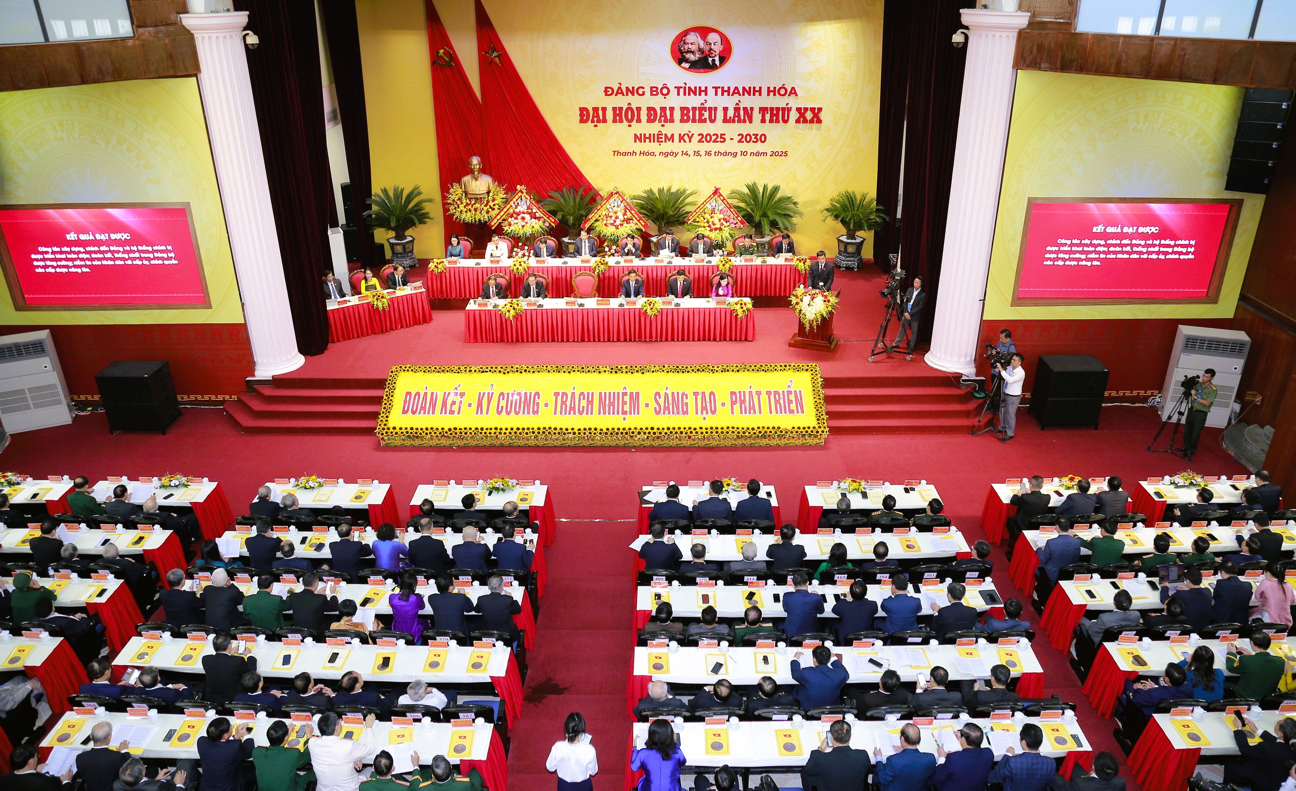Thủ tướng dự khai mạc Đại hội Đảng bộ tỉnh Thanh H&oacute;a nhiệm kỳ 2025-2030 - Ảnh 2.