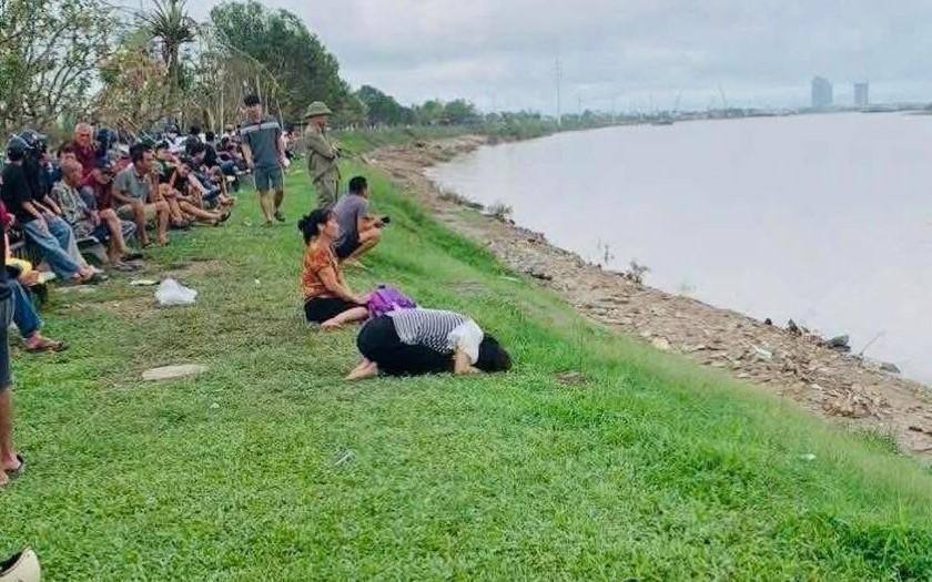 Thông tin mới vụ bố ôm 2 con nhỏ nhảy xuống sông tự tử