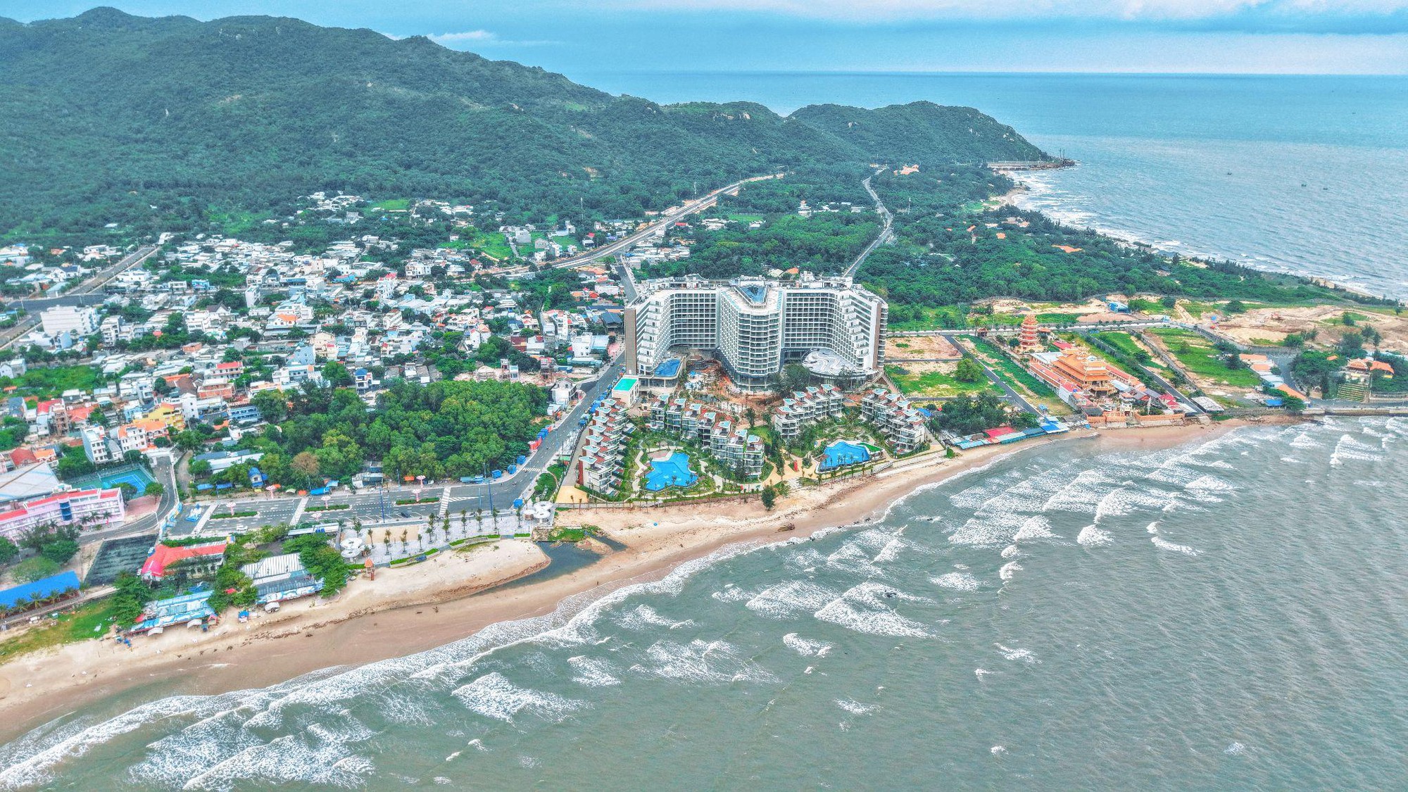 Charm Resort Long Hải: Vượng khí hội tụ, tài lộc khai mở tại vùng đất “vượng sơn - đắc thủy” - Ảnh 1.