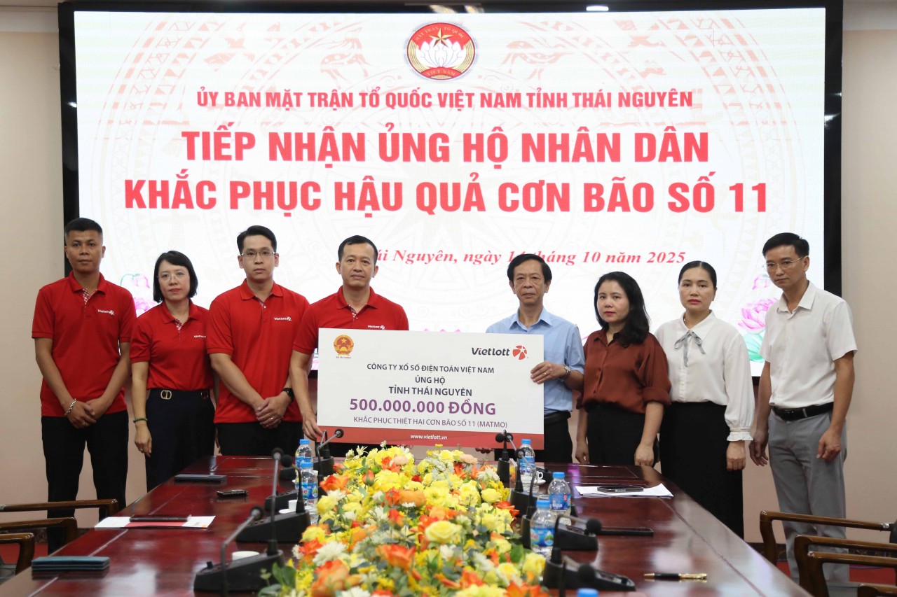 Vietlott và Quỹ Tâm Tài Việt ủng hộ 2,3 tỉ đồng khắc phục hậu quả bão số 11 - Ảnh 1.