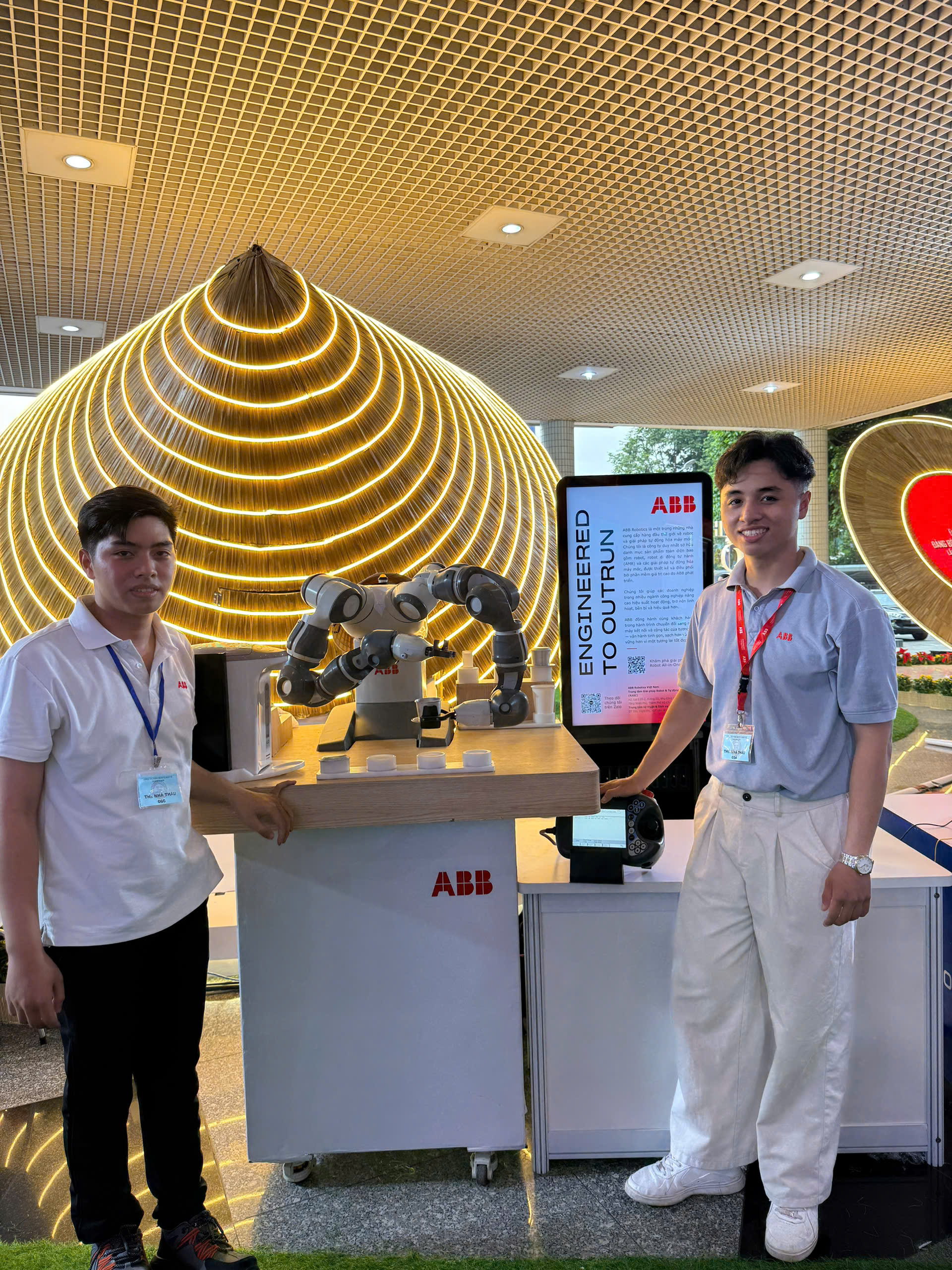 Chân dung nam sinh điển trai giới thiệu robot với Tổng Bí thư Tô Lâm - Ảnh 2.