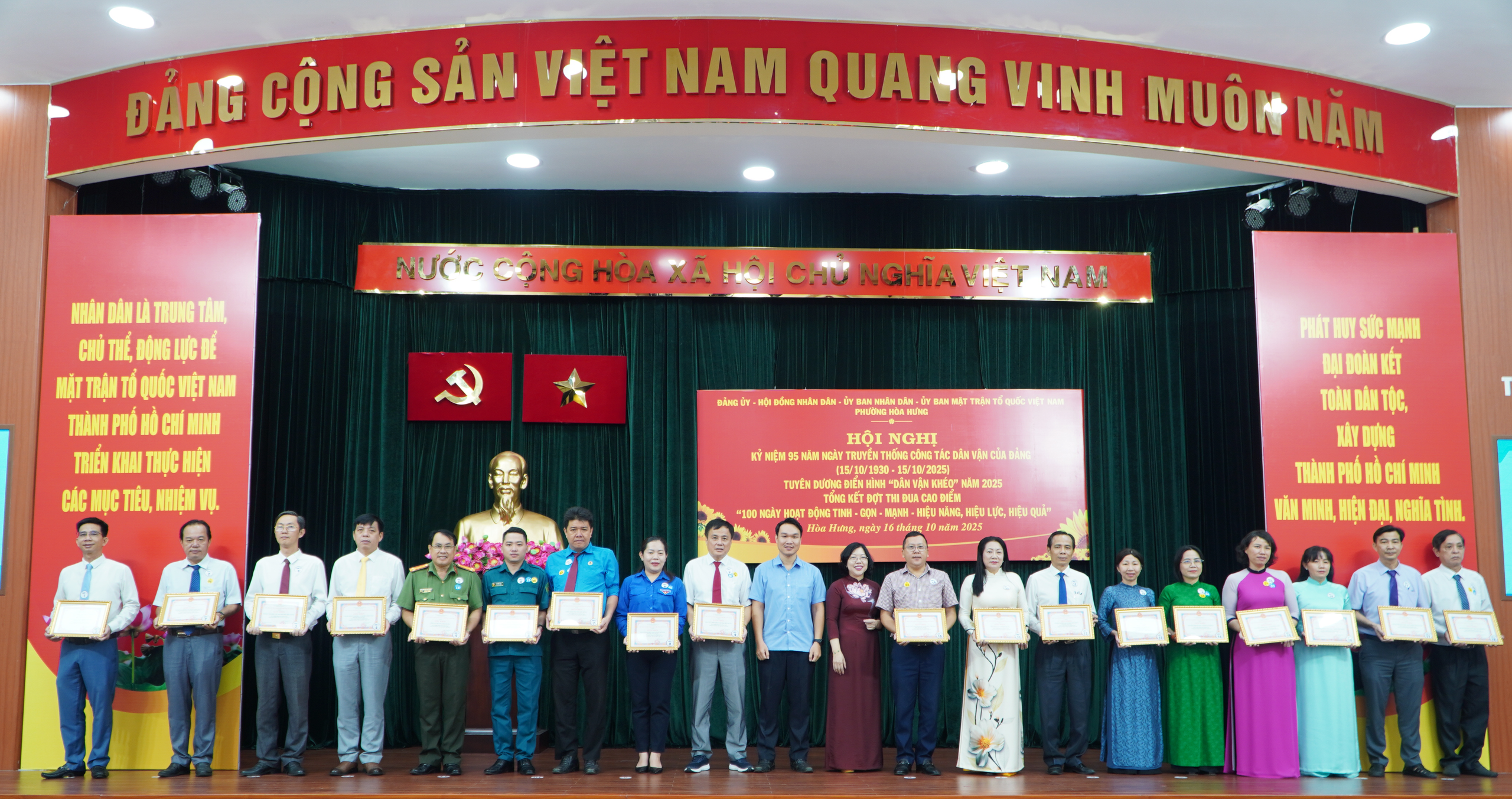 107 ng&agrave;y "vượt qua ch&iacute;nh m&igrave;nh" của c&aacute;n bộ phường H&ograve;a Hưng, TP HCM - Ảnh 1.