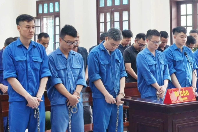 Nh&oacute;m l&atilde;nh đạo Hải quan nhận hối lộ , bu&ocirc;n lậu lĩnh &aacute;n t&ugrave; nặng nề - Ảnh 1.