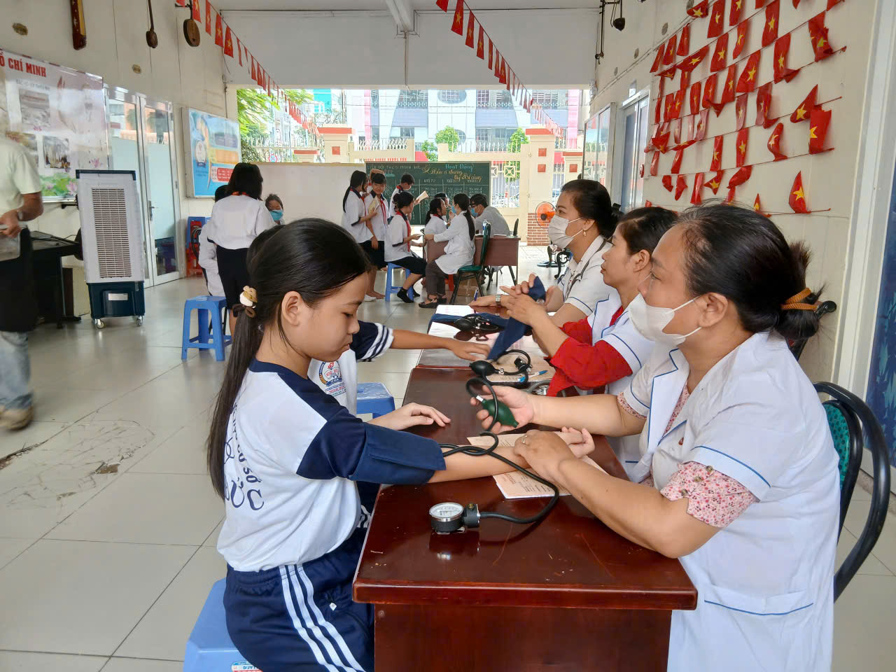 Một phường ở TP HCM quy định cụ thể về dịch vụ sử dụng máy lạnh ở các trường học - Ảnh 1.