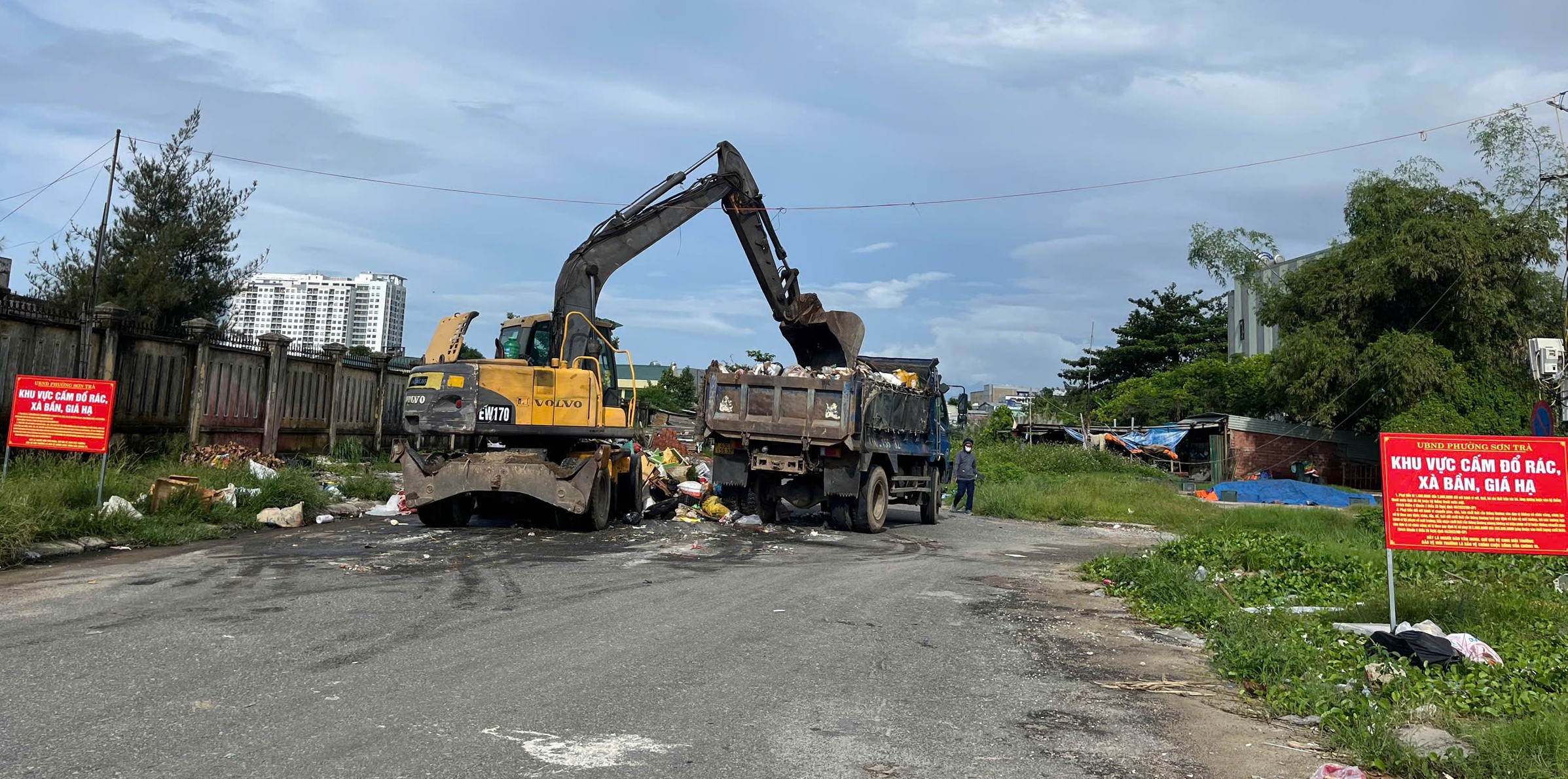 Phường Sơn Trà quyết liệt Thu dọn gần 100 tấn rác thải Trong chiến dịch mật phục - Ảnh 3.