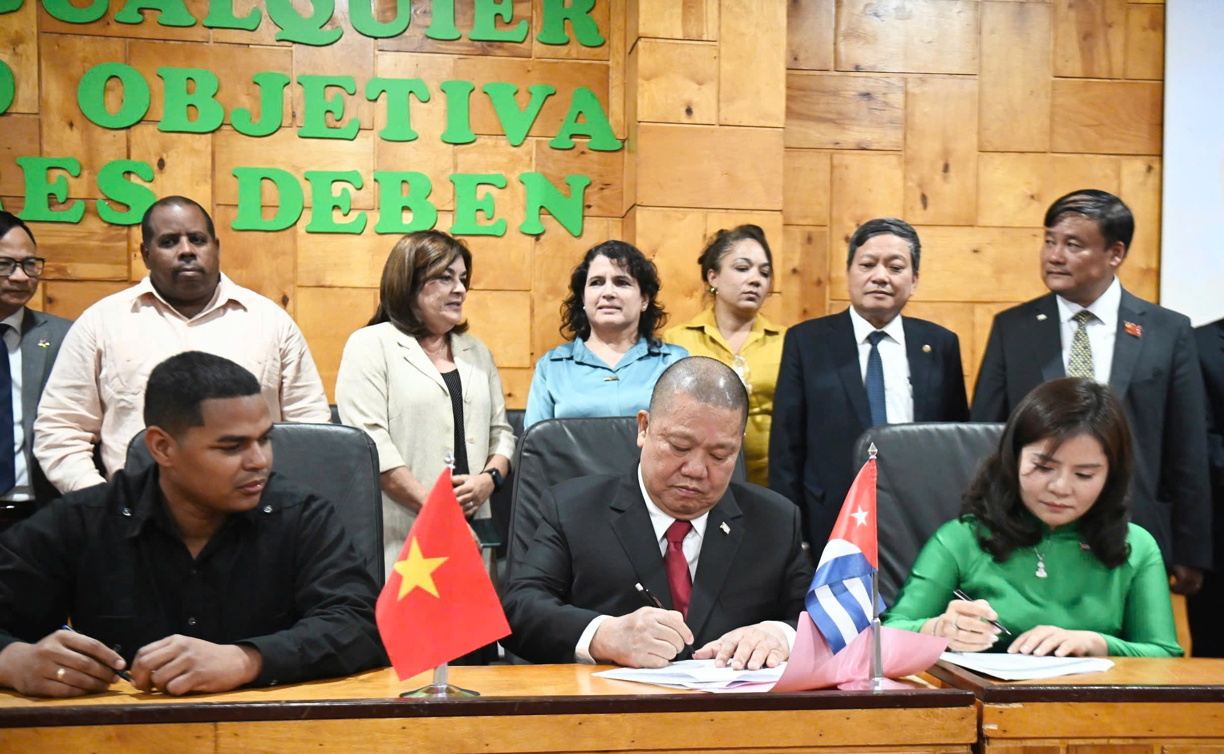 Việt Nam và Cuba kết nối công nghệ sinh học vì tương lai xanh - Ảnh 1.
