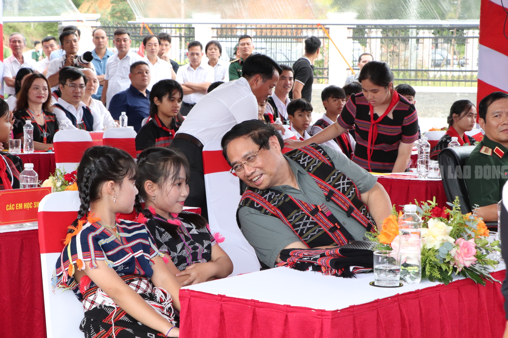 Thủ tướng Phạm Minh Ch&iacute;nh khởi c&ocirc;ng trường học mới ở bi&ecirc;n giới Đ&agrave; Nẵng - Ảnh 9.