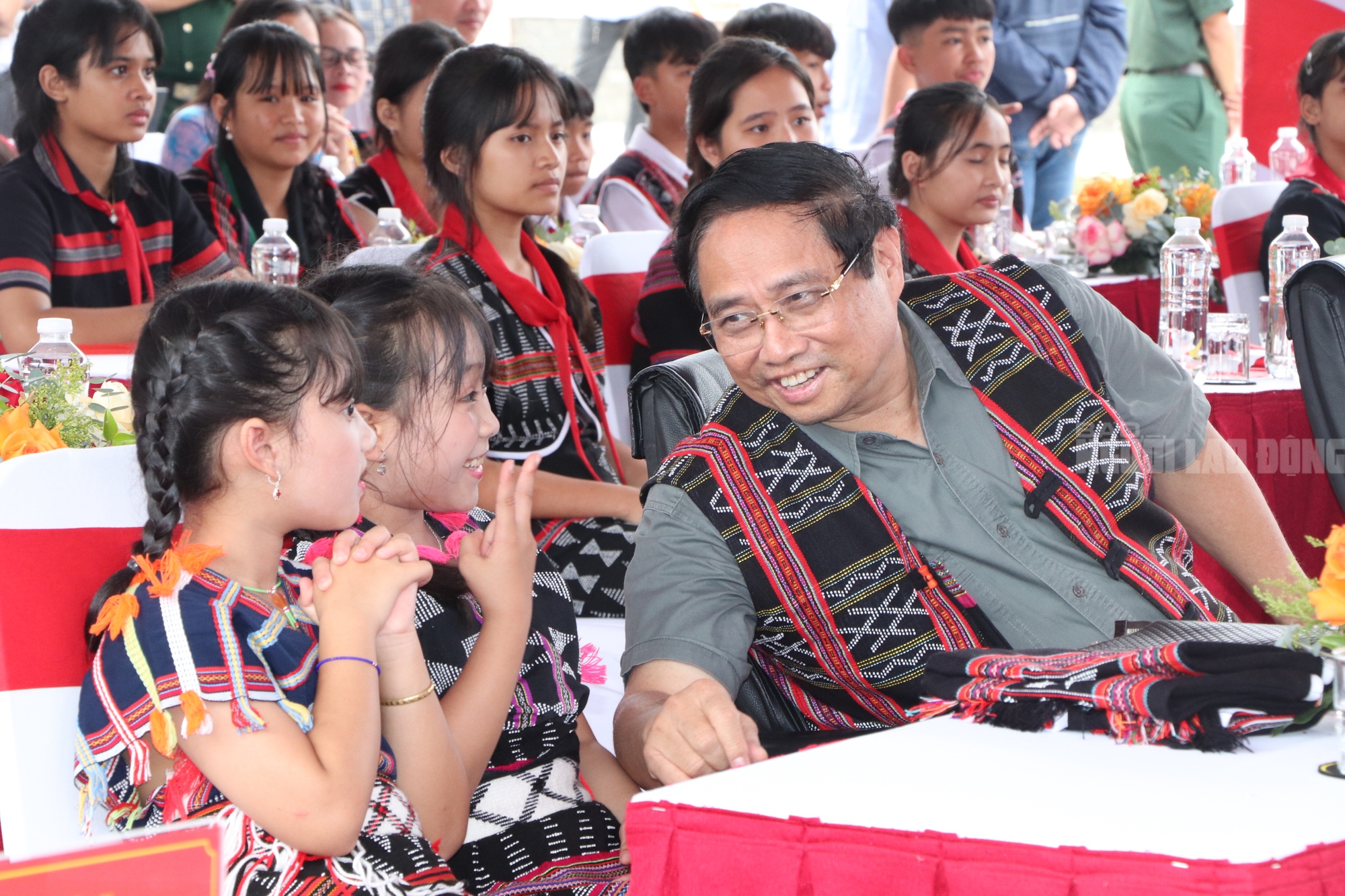 Thủ tướng Phạm Minh Ch&iacute;nh khởi c&ocirc;ng trường học mới ở bi&ecirc;n giới Đ&agrave; Nẵng - Ảnh 10.