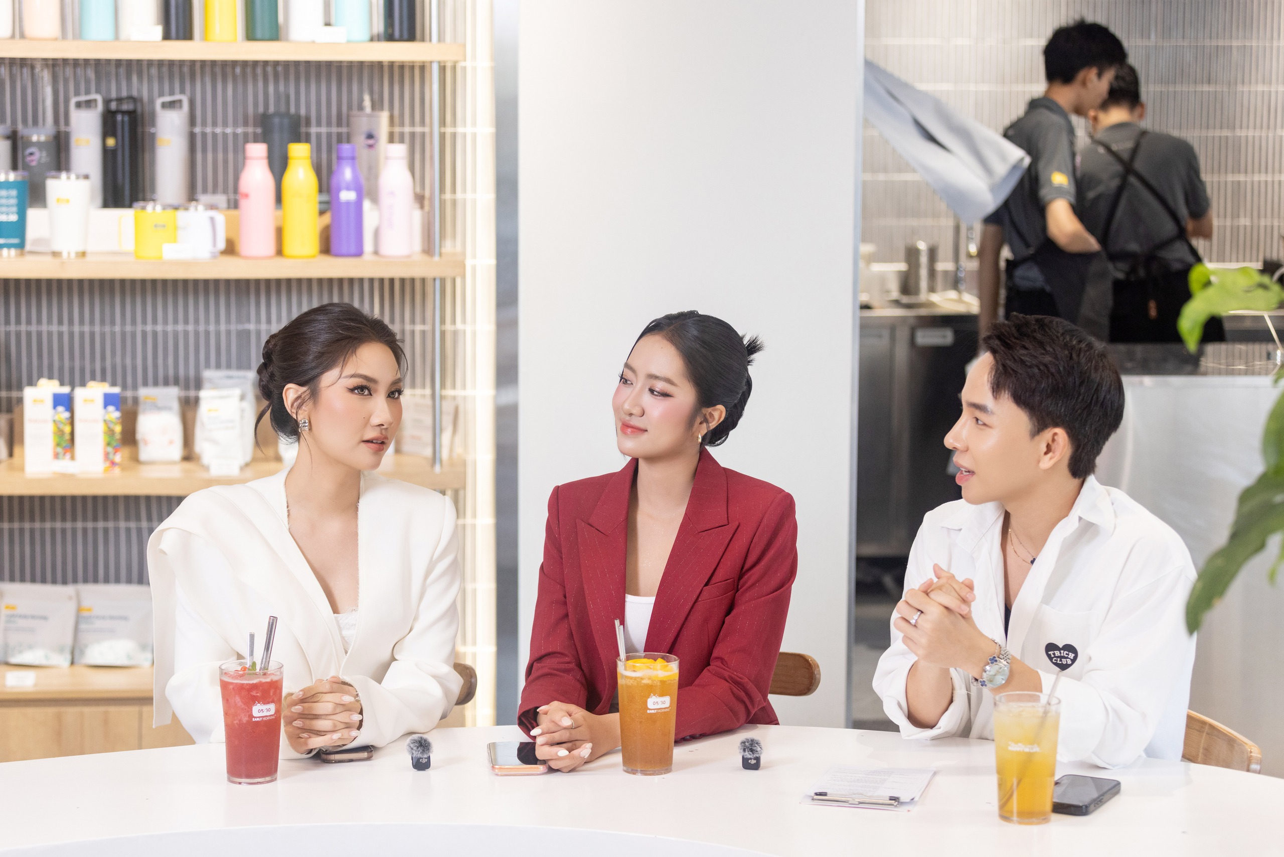 "Song Linh" hội ngộ: Hai n&agrave;ng hậu "đọ sắc" v&agrave; lan tỏa tinh thần phụ nữ Việt hiện đại   - Ảnh 2.