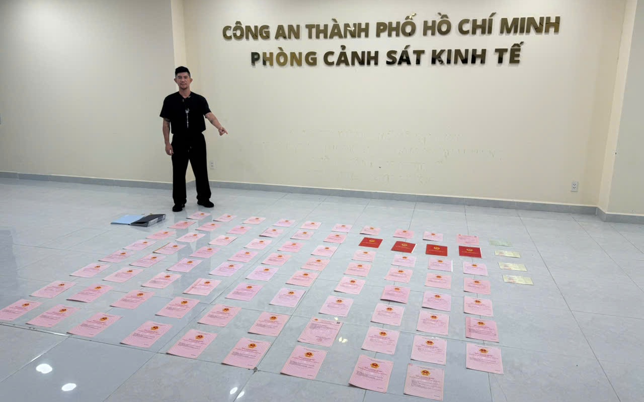 Ca sĩ Lương Bằng Quang bối rối khi mở k&eacute;t sắt của Ng&acirc;n 98 - Ảnh 5.