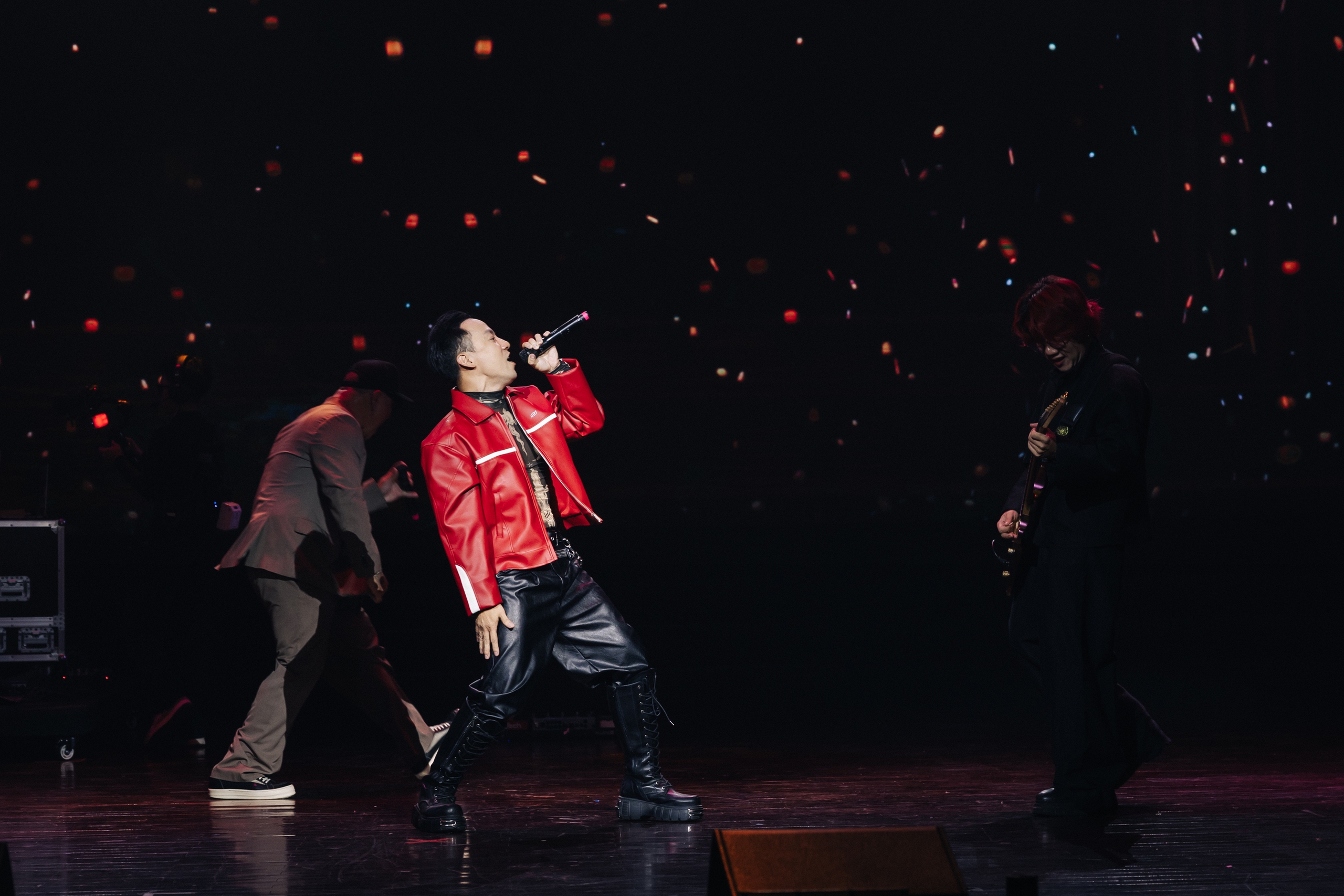 "Ch&iacute; Ph&egrave;o" của Đinh Tiến Đạt "thay &aacute;o mới": G&agrave;o th&eacute;t tuổi 30 bằng Rock &ndash; Rap dữ dội   - Ảnh 2.