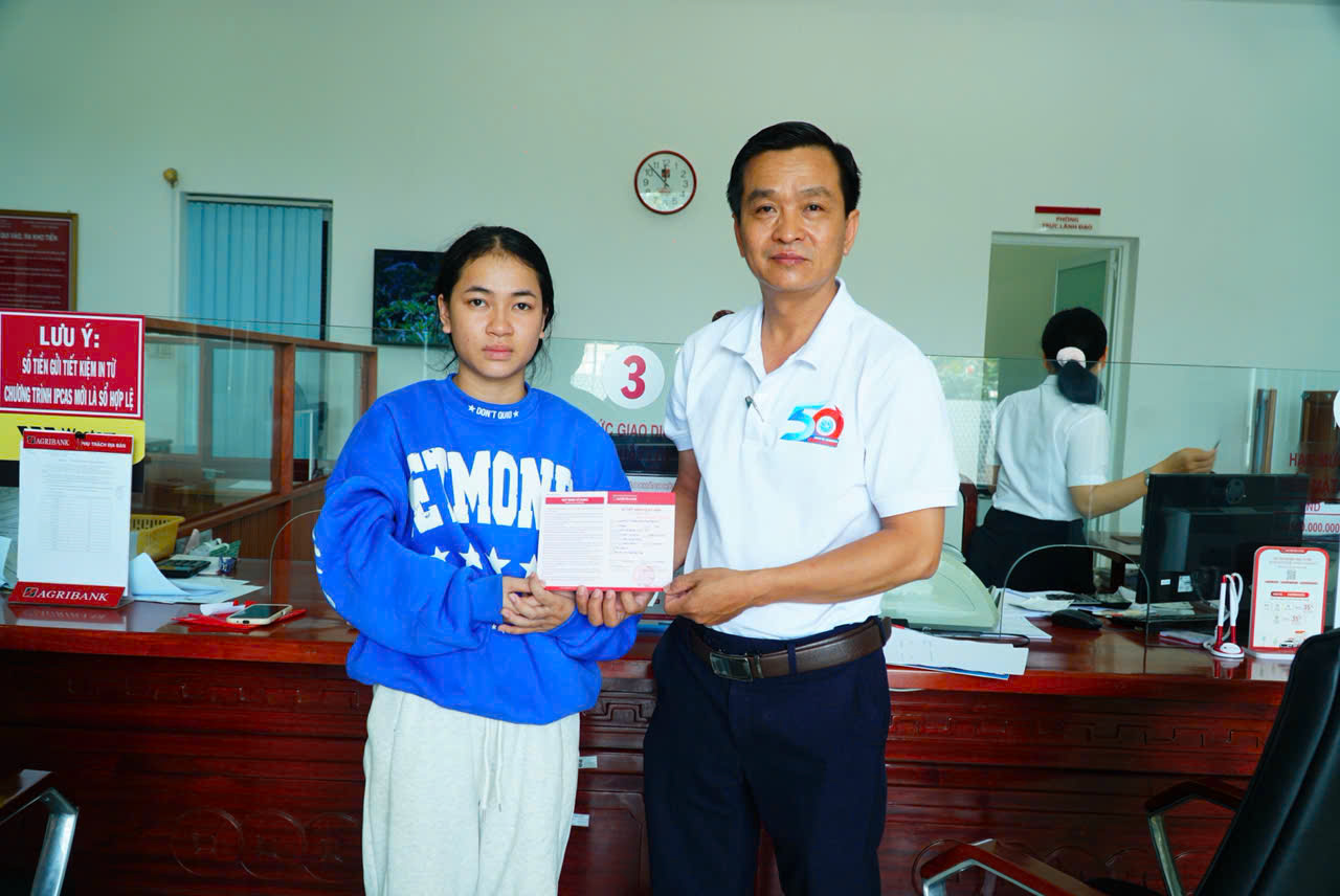 Gần 152 triệu đồng của bạn đọc gi&uacute;p đỡ 5 chị em mồ c&ocirc;i ở Đồng Th&aacute;p - Ảnh 4.