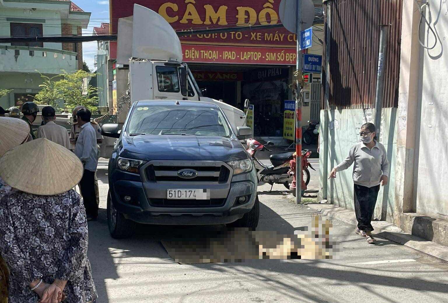 TP HCM: Cụ bà tàn tật tử vong sau tai nạn giao thông nghiêm trọng - Ảnh 1.