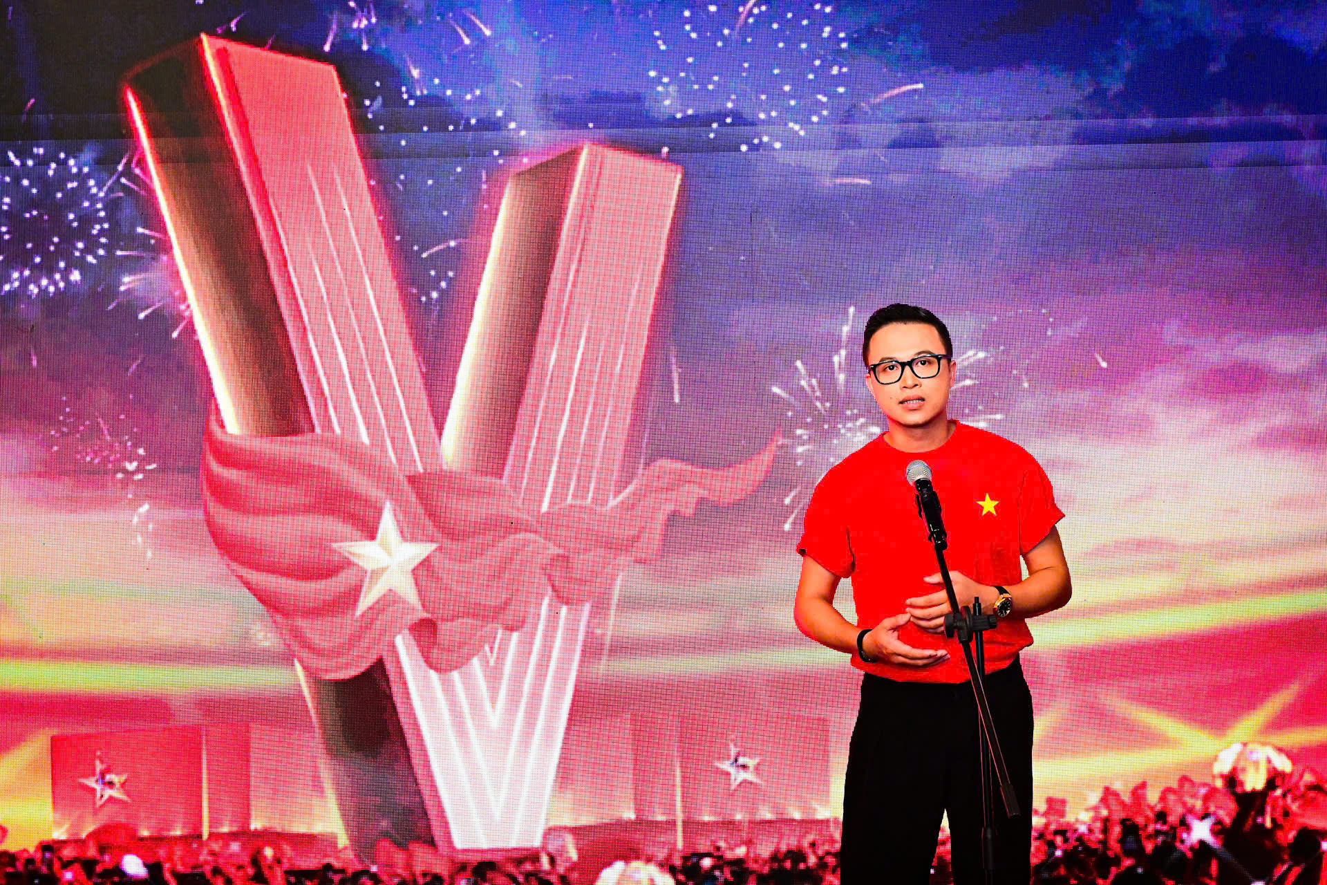 "Tổ quốc trong tim" phi&ecirc;n ảnh điện ảnh ra mắt kh&aacute;n giả - Ảnh 3.
