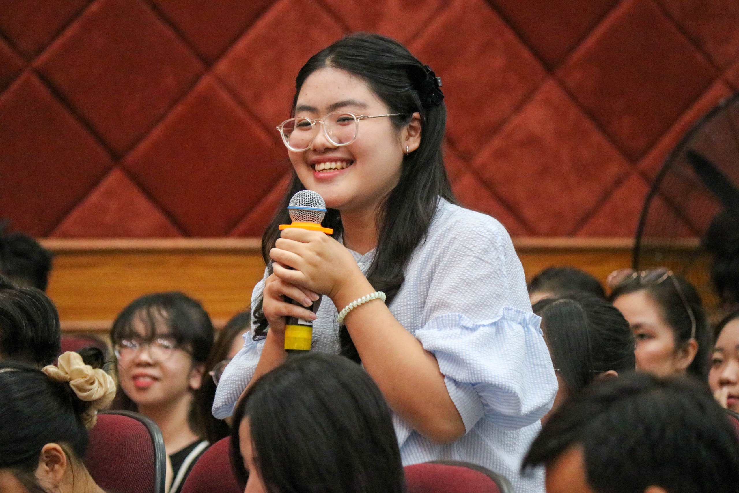 Giao lưu, sinh hoạt ch&iacute;nh trị, văn h&oacute;a với đo&agrave;n phim Mưa đỏ  - Ảnh 12.