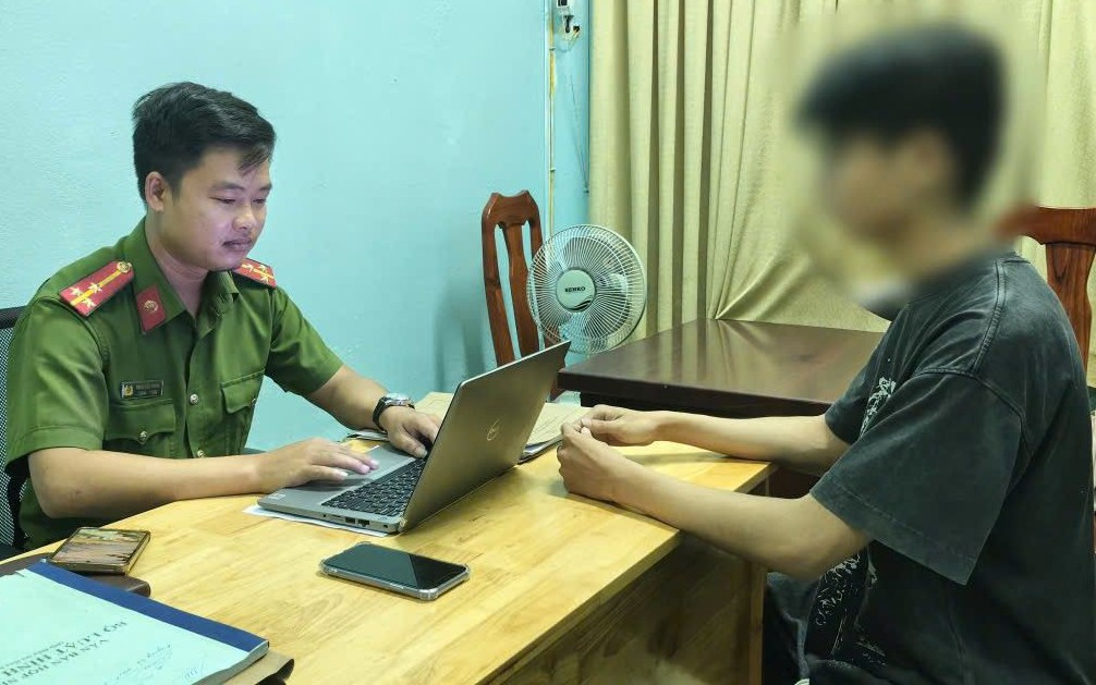 Nam sinh bị "ép buộc" thuê nhà nghỉ để làm việc, chị gái thấy liền báo công an