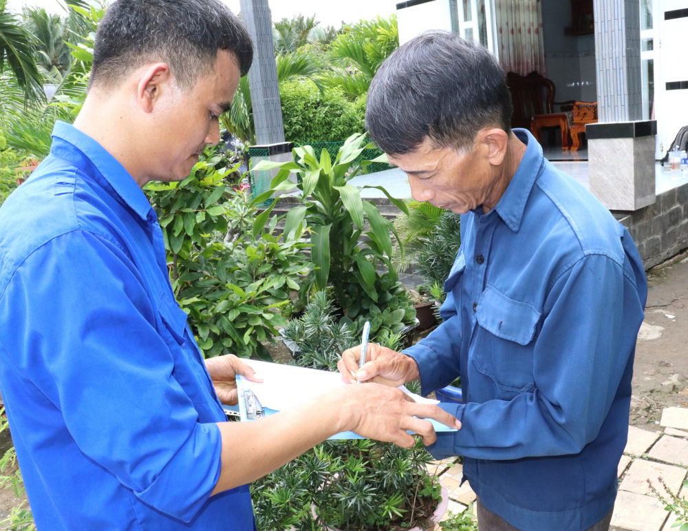 Người d&acirc;n vui mừng c&oacute; đồng hồ nước th&ocirc;ng minh, thanh to&aacute;n qua app - Ảnh 1.