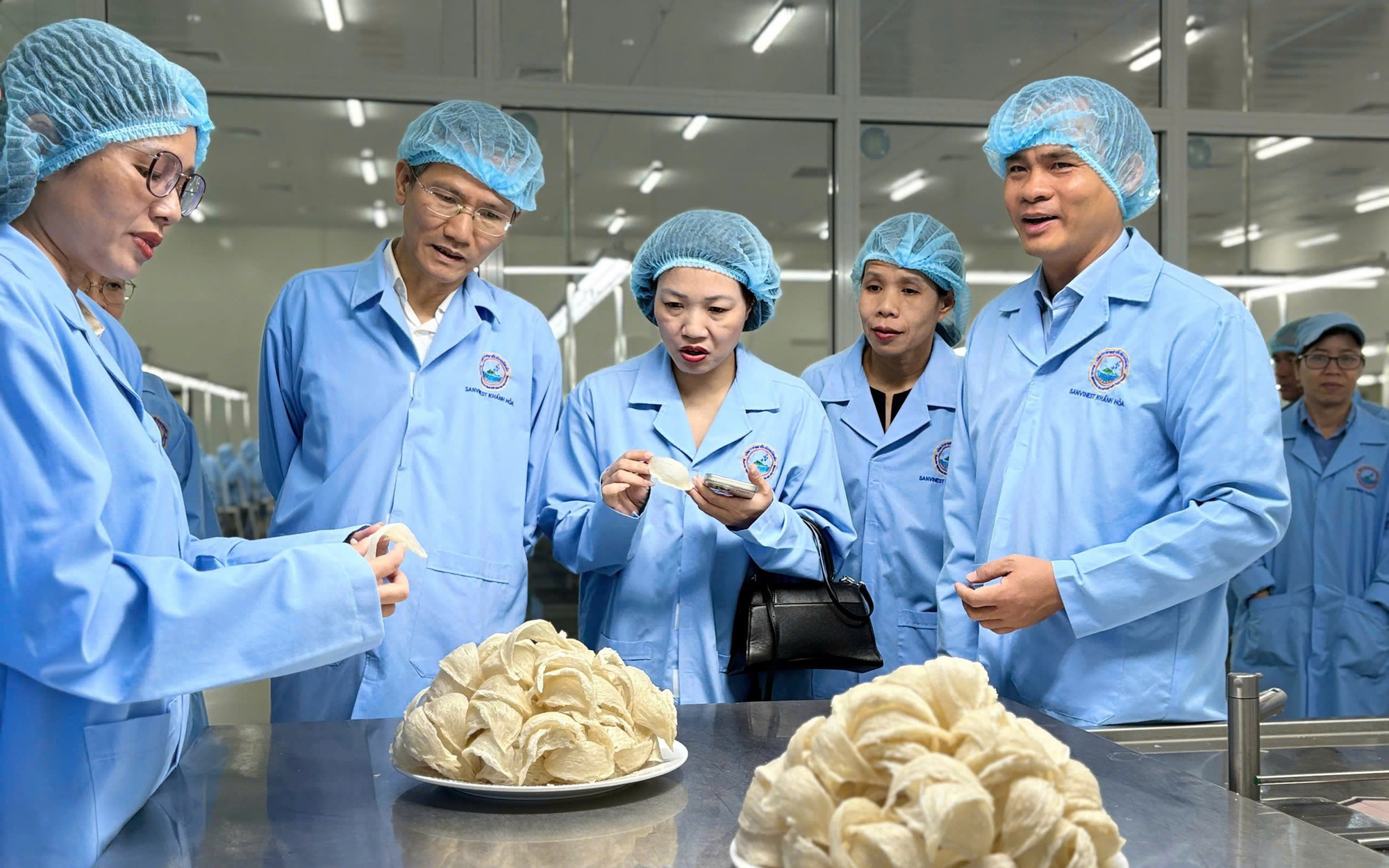Bộ Nội vụ làm việc với Nhà máy chế biến yến sào Khánh Hòa