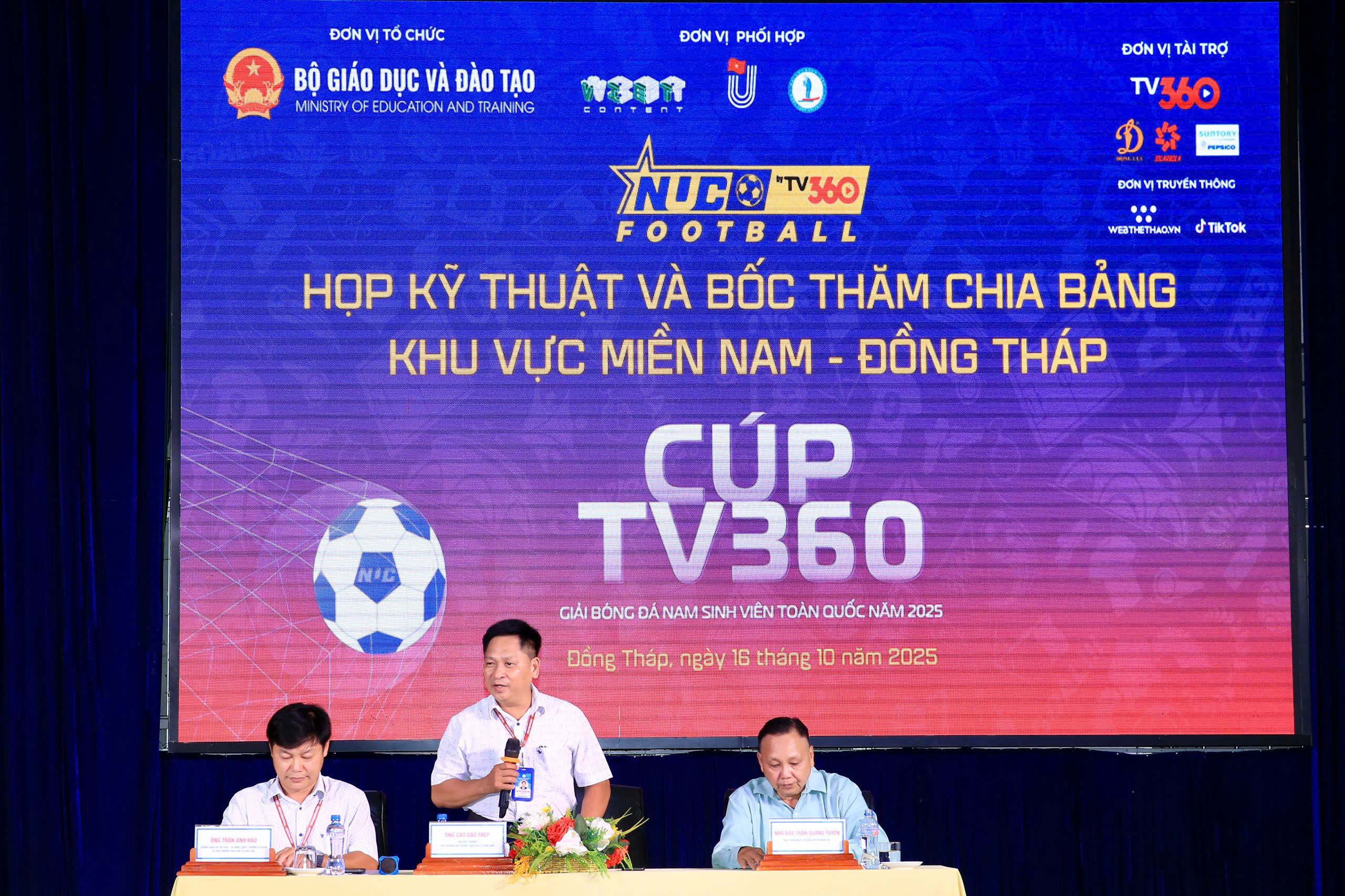 Khởi tranh giải b&oacute;ng đ&aacute; sinh vi&ecirc;n to&agrave;n quốc khu vực miền T&acirc;y Nam Bộ - Ảnh 2.