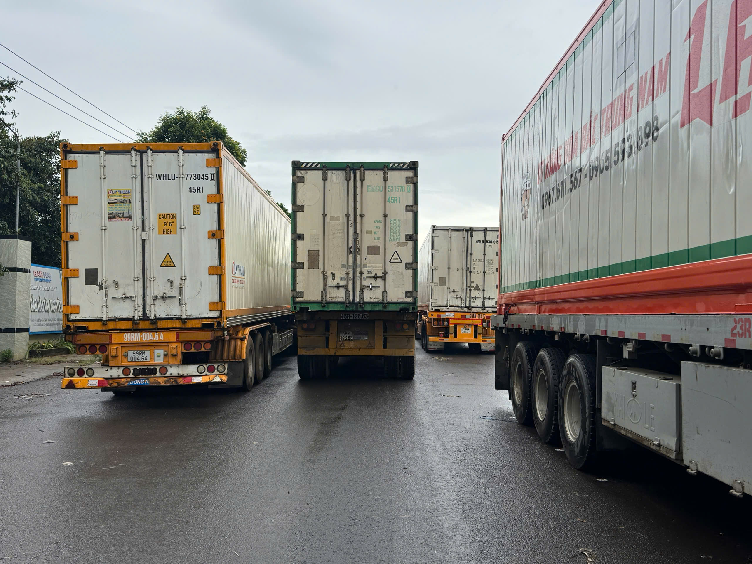 Cảnh tượng hy hữu tại Cụm c&ocirc;ng nghiệp T&acirc;n An , Đắk Lắk với h&agrave;ng trăm container n&ocirc;ng sản - Ảnh 2.