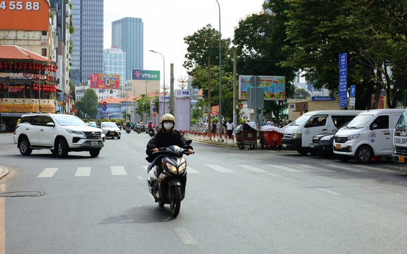 Thời tiết TP HCM h&ocirc;m nay, 17-10: Ng&agrave;y nắng, khả năng c&oacute; mưa về chiều - Ảnh 1.