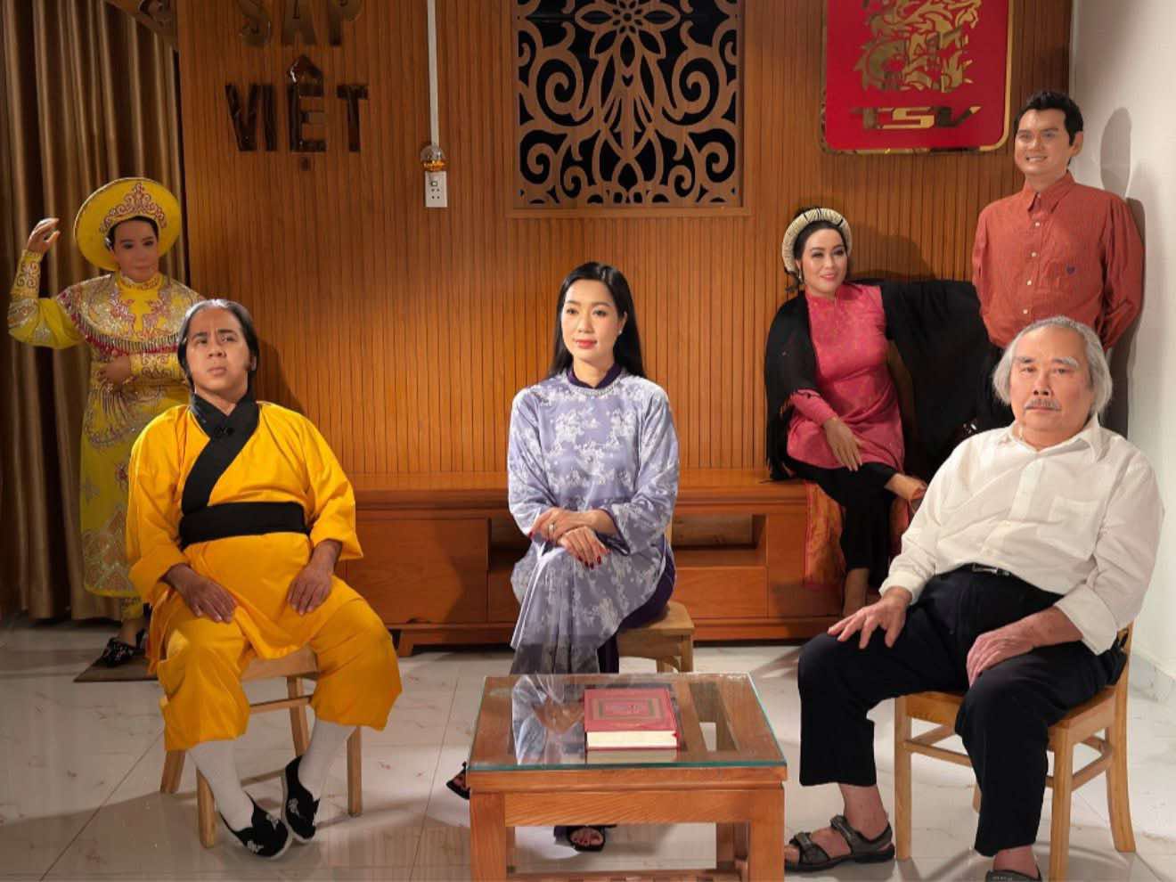 Bạch Long, Trịnh Kim Chi x&uacute;c động khi lam phim "Sau c&aacute;nh m&agrave;n nhung" - Ảnh 1.