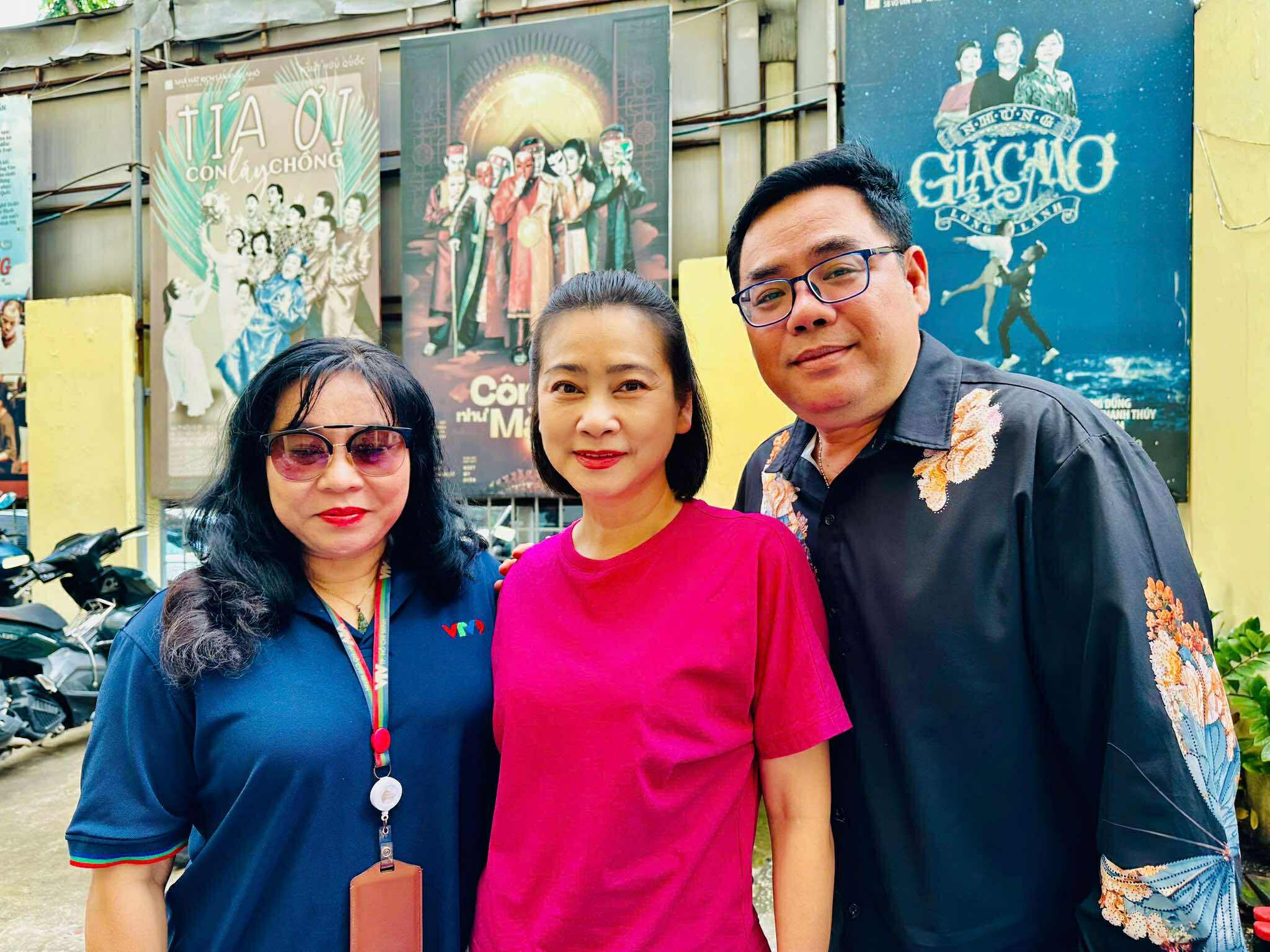 Bạch Long, Trịnh Kim Chi x&uacute;c động khi lam phim "Sau c&aacute;nh m&agrave;n nhung" - Ảnh 4.