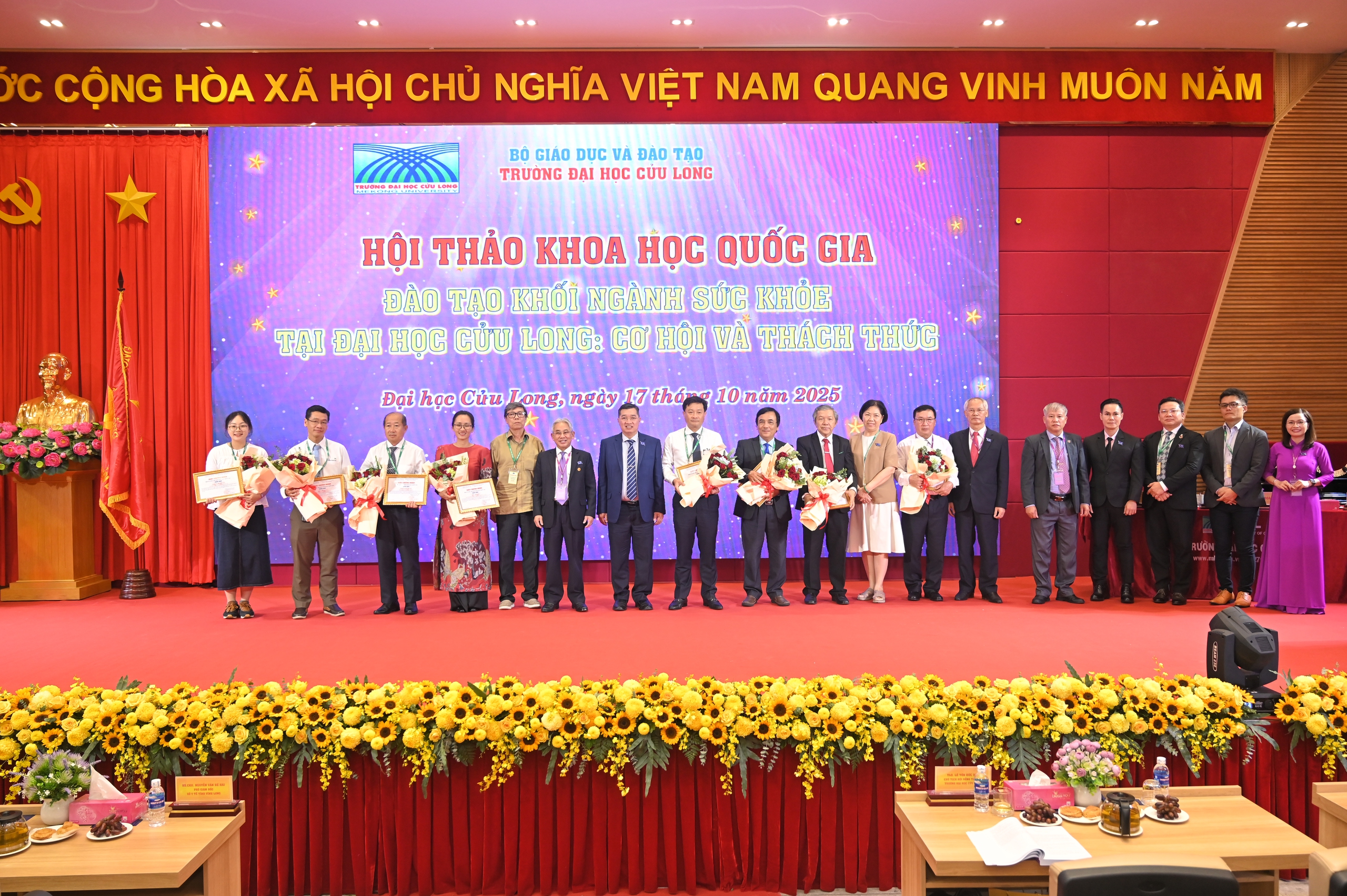 500 nh&agrave; khoa học v&agrave; 2.000 đại biểu tham dự hội thảo khoa học do Trường ĐH Cửu Long tổ chức - Ảnh 7.
