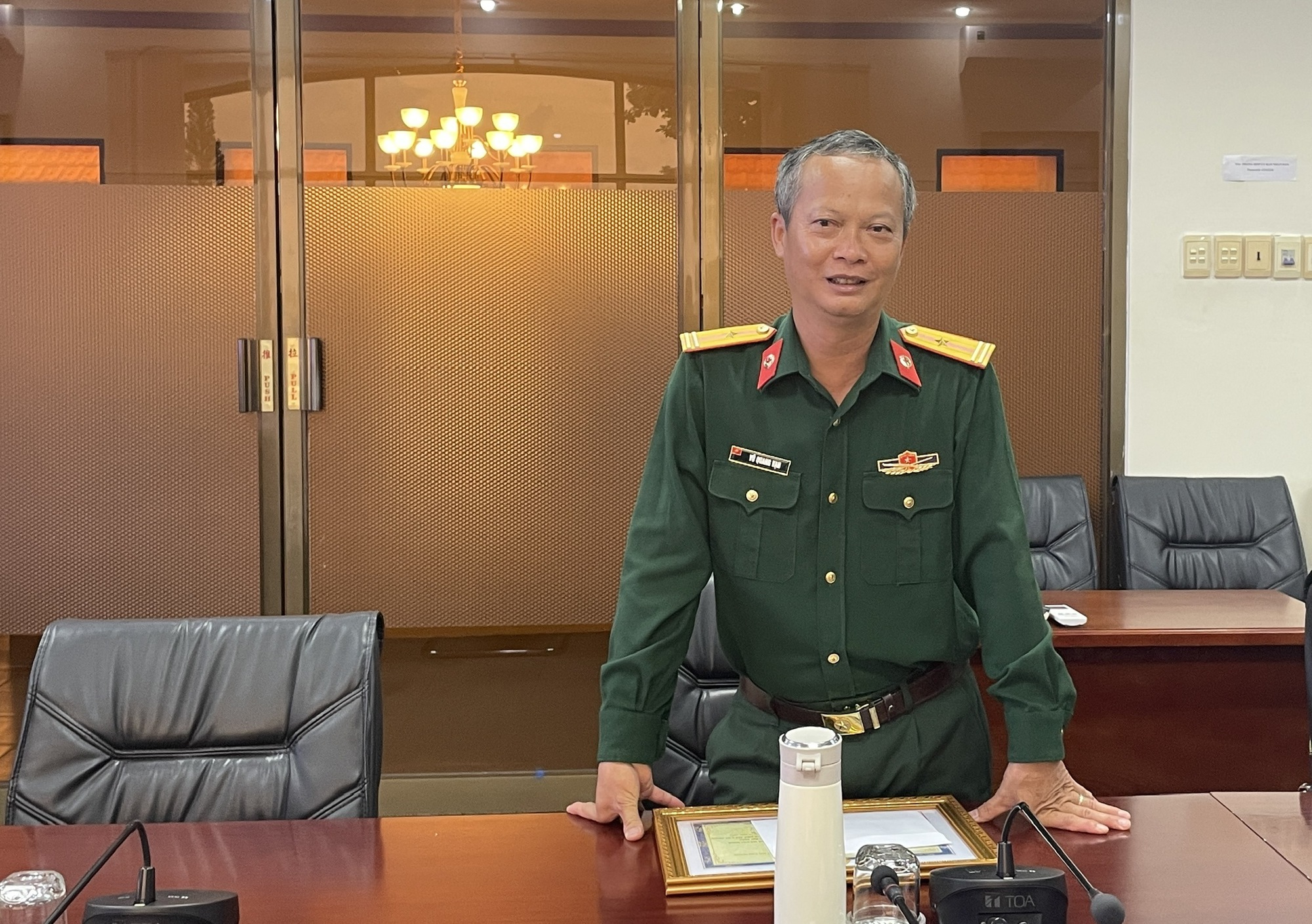 Khen thưởng cựu Thiếu t&aacute; Qu&acirc;n y cứu du kh&aacute;ch bị đuối nước tại C&ocirc;n Đảo - Ảnh 2.
