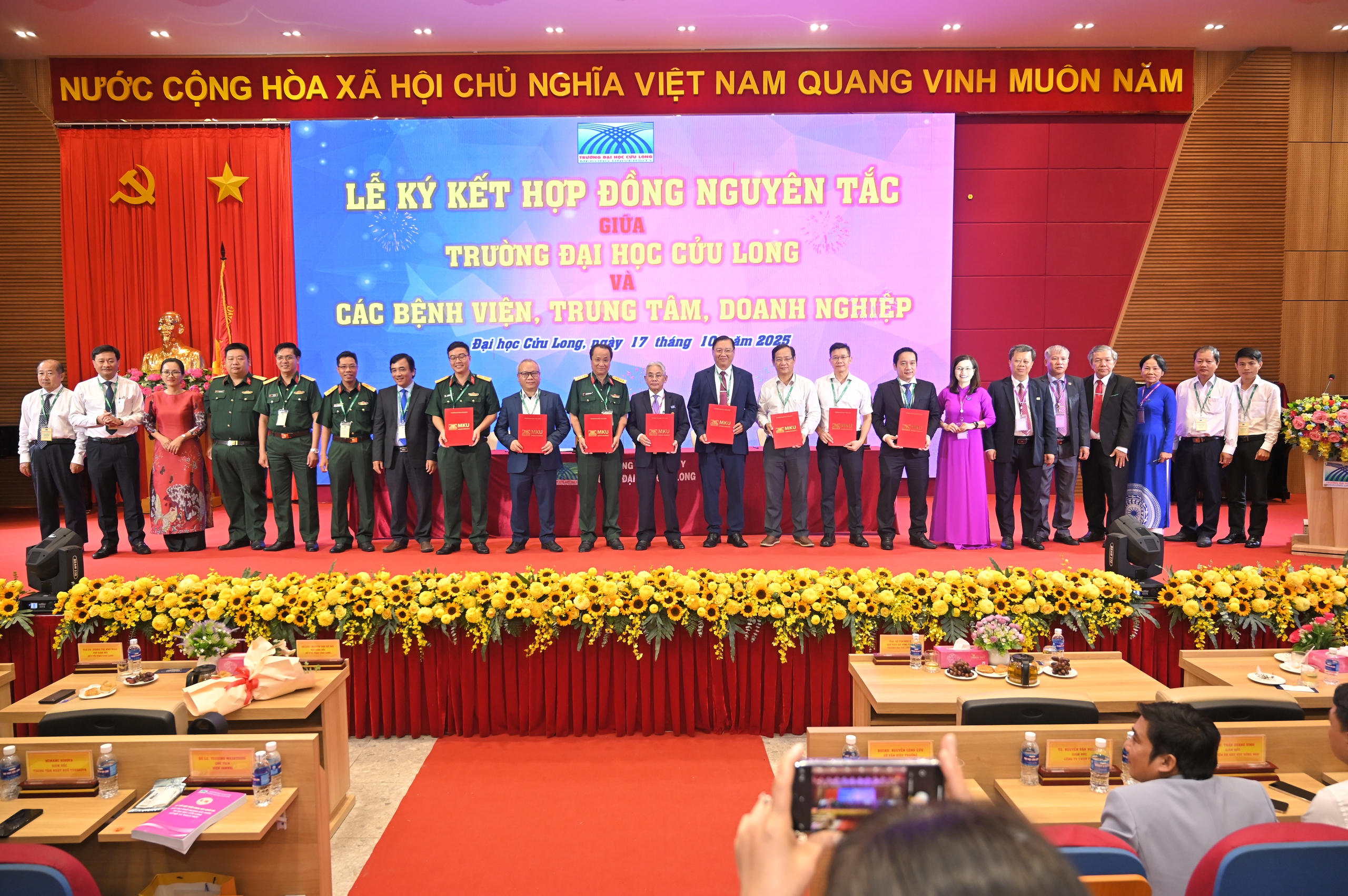 500 nh&agrave; khoa học v&agrave; 2.000 đại biểu tham dự hội thảo khoa học do Trường ĐH Cửu Long tổ chức - Ảnh 9.