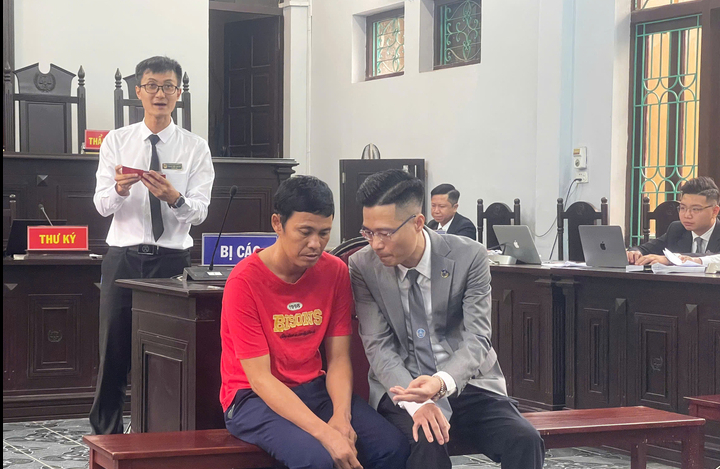 Đề nghị miễn tr&aacute;ch nhiệm h&igrave;nh sự cho người nu&ocirc;i g&agrave; l&ocirc;i trắng - Ảnh 1.