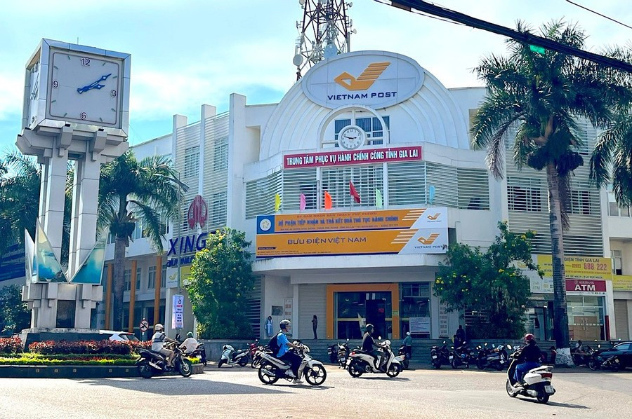 Chủ tịch tỉnh Gia Lai chỉ đạo l&agrave;m r&otilde; nguy&ecirc;n nh&acirc;n chậm xử l&yacute; 1.500 hồ sơ trực tuyến - Ảnh 1.