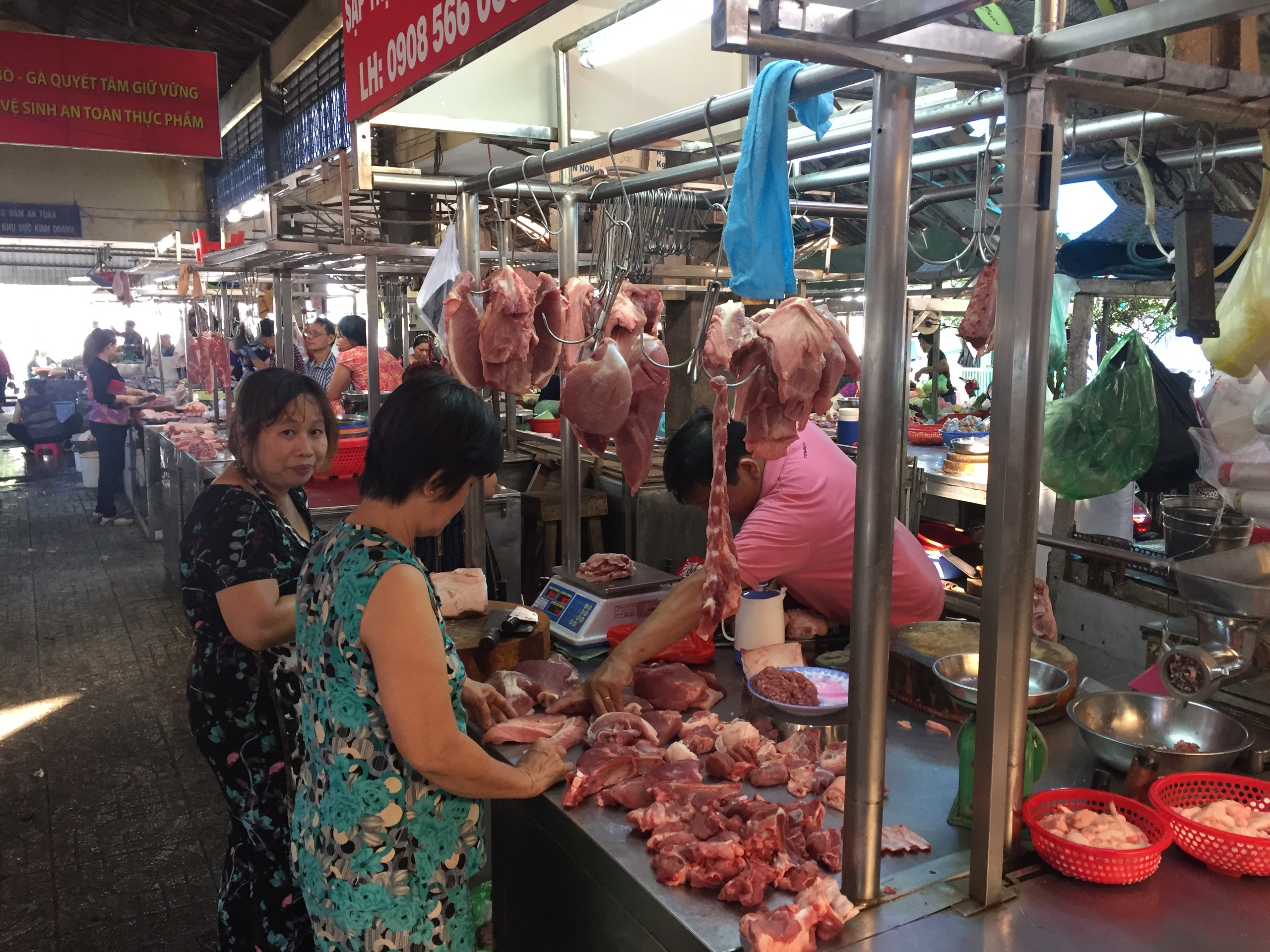 Tin tức gi&aacute; heo hơi ng&agrave;y 17-10: Gi&aacute; heo hơi một số nơi tại Trung Quốc h&ocirc;m nay chỉ c&ograve;n 38.000 đồng/kg - Ảnh 1.
