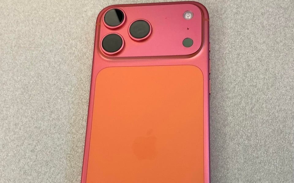 iPhone 17 rớt giá mạnh chỉ sau 1 tháng ra mắt - Ảnh 1.