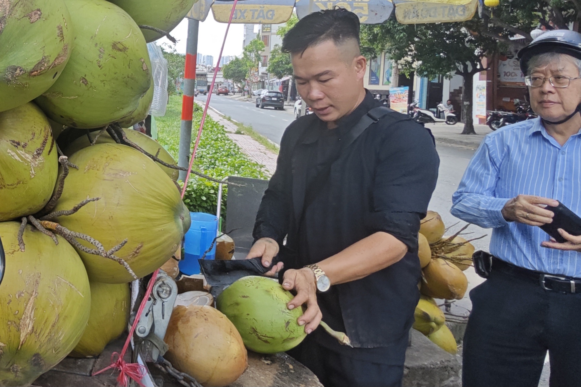 Xuất khẩu dừa tươi Việt Nam: B&agrave;i học từ sầu ri&ecirc;ng v&agrave; thanh long - Ảnh 1.