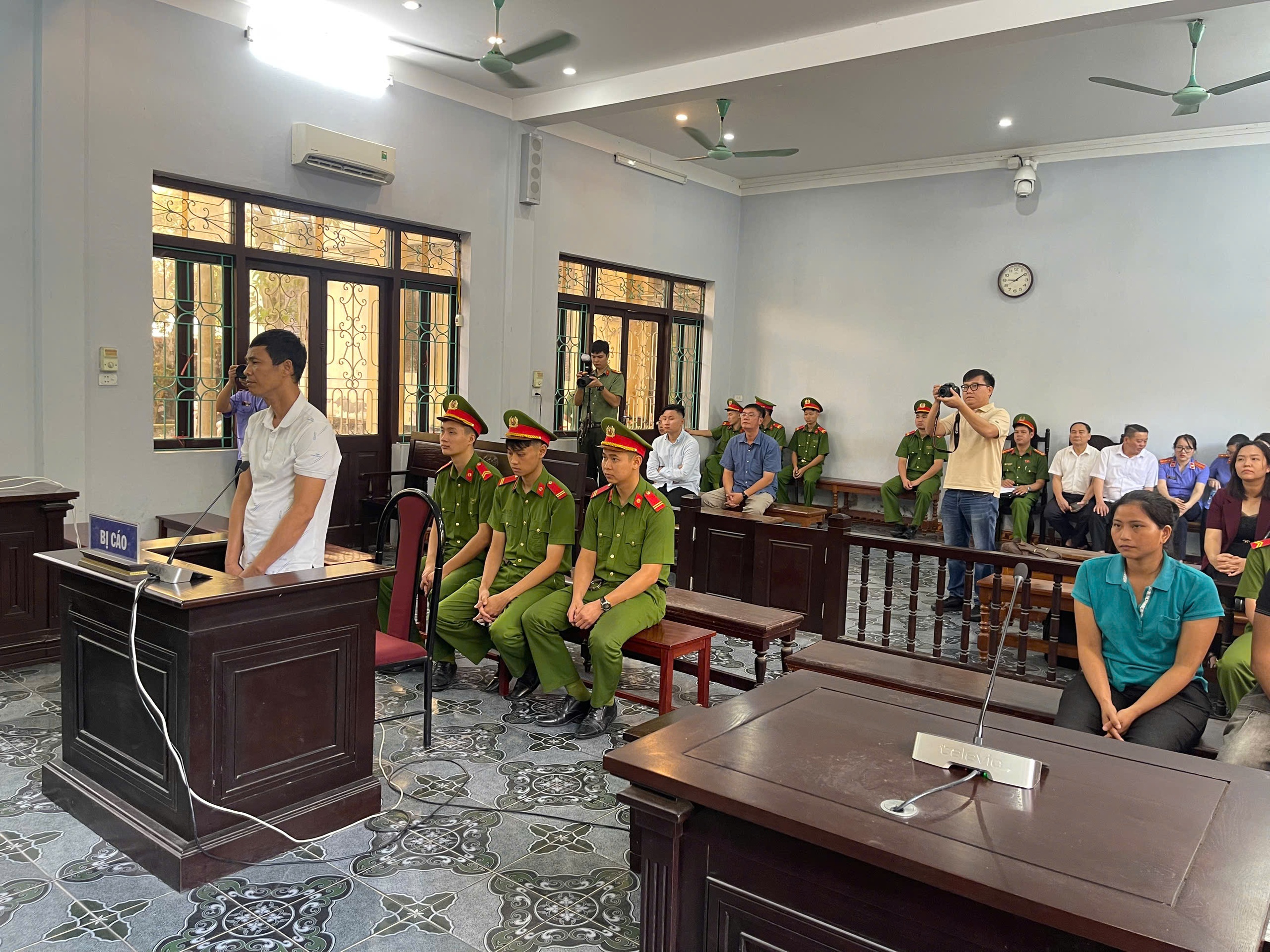 Đề nghị miễn tr&aacute;ch nhiệm h&igrave;nh sự cho người nu&ocirc;i g&agrave; l&ocirc;i trắng tại Hưng Y&ecirc;n - Ảnh 1.