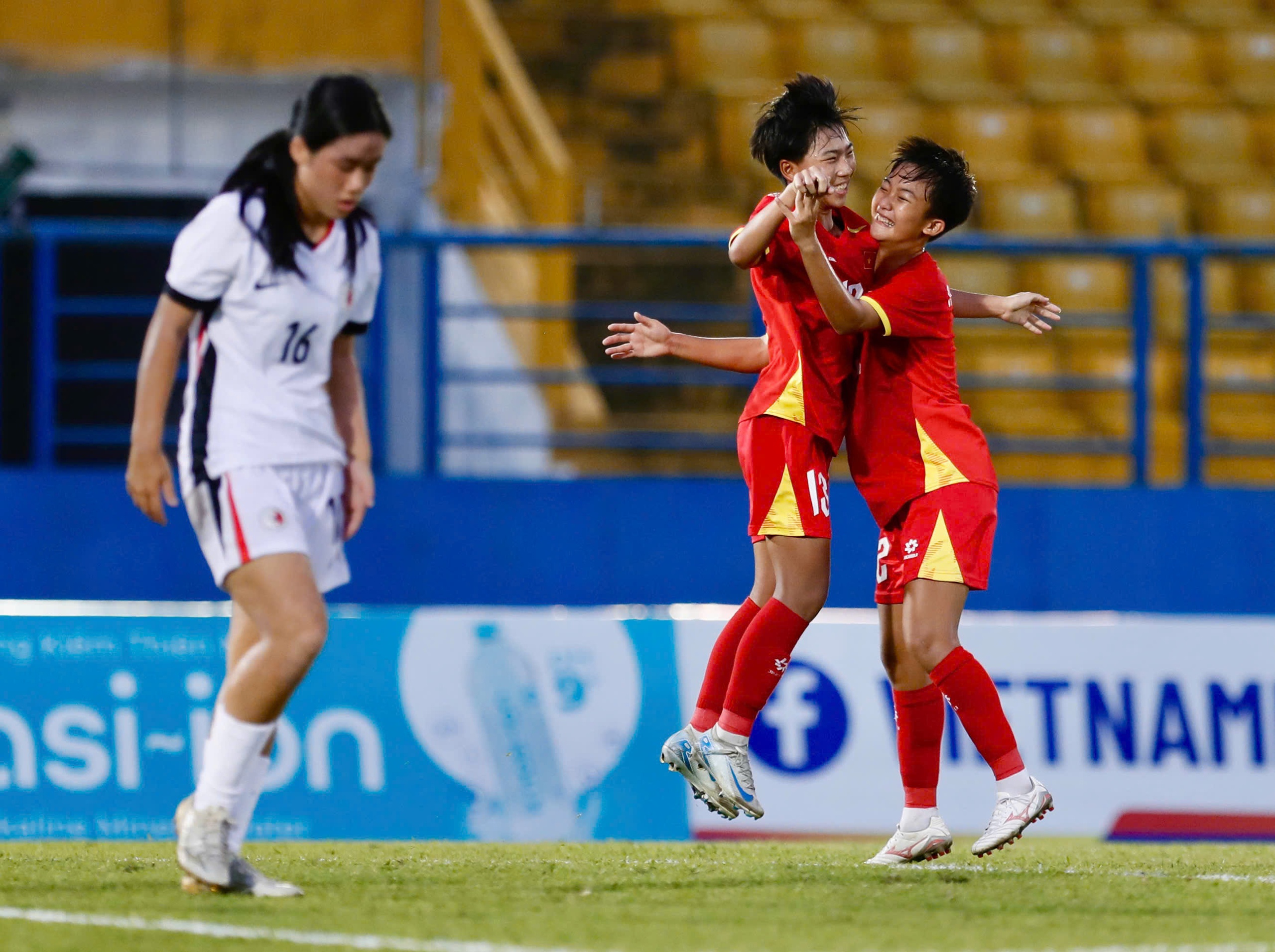 U17 nữ Việt Nam thắng s&aacute;t n&uacute;t U17 nữ Hồng K&ocirc;ng, khởi đầu thuận lợi ở v&ograve;ng loại ch&acirc;u &Aacute; - Ảnh 2.