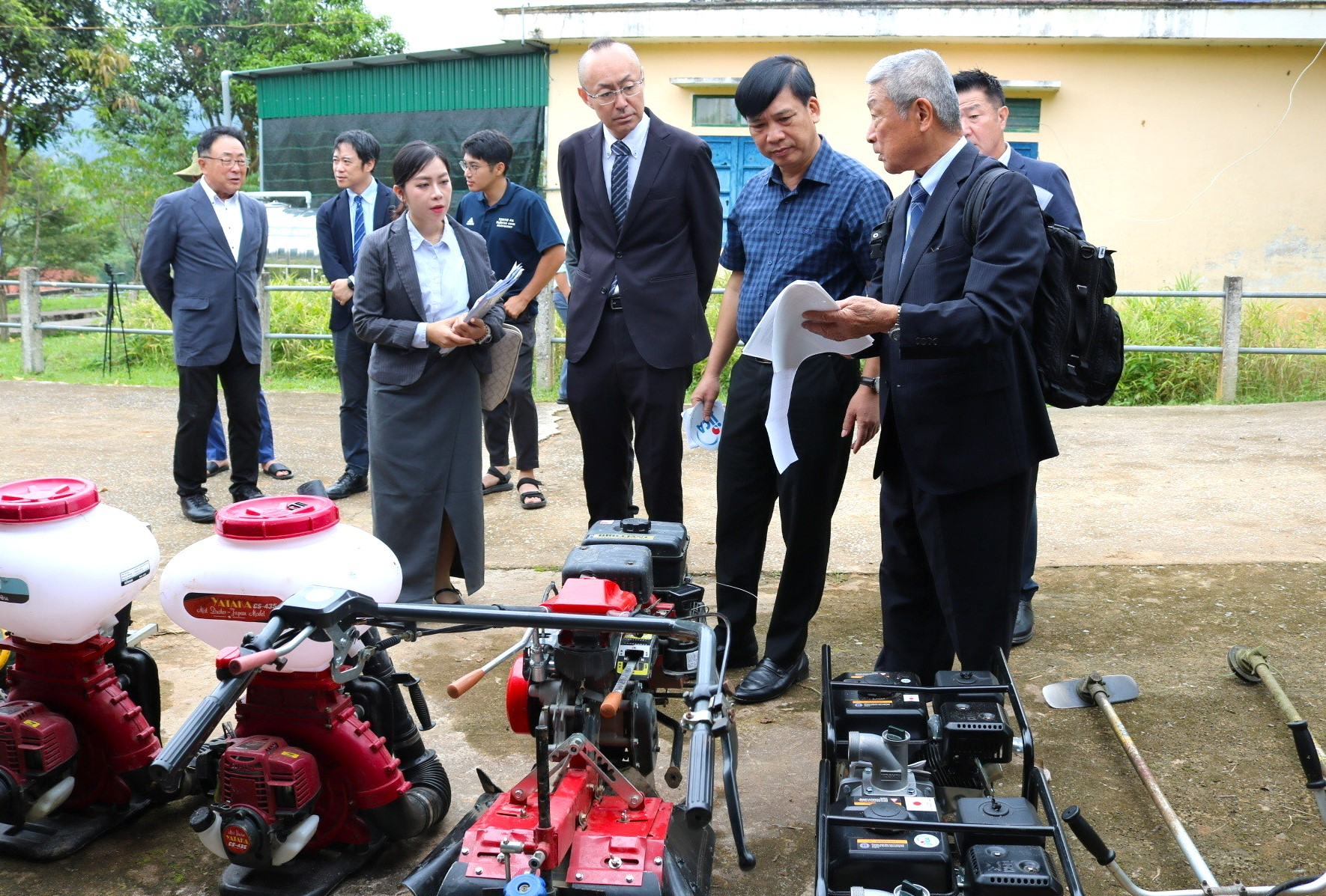 JICA chuyển giao kỹ thuật, thiết bị trồng tỏi cao cấp của Nhật Bản cho xã người Mông ở Nghệ An - Ảnh 2.