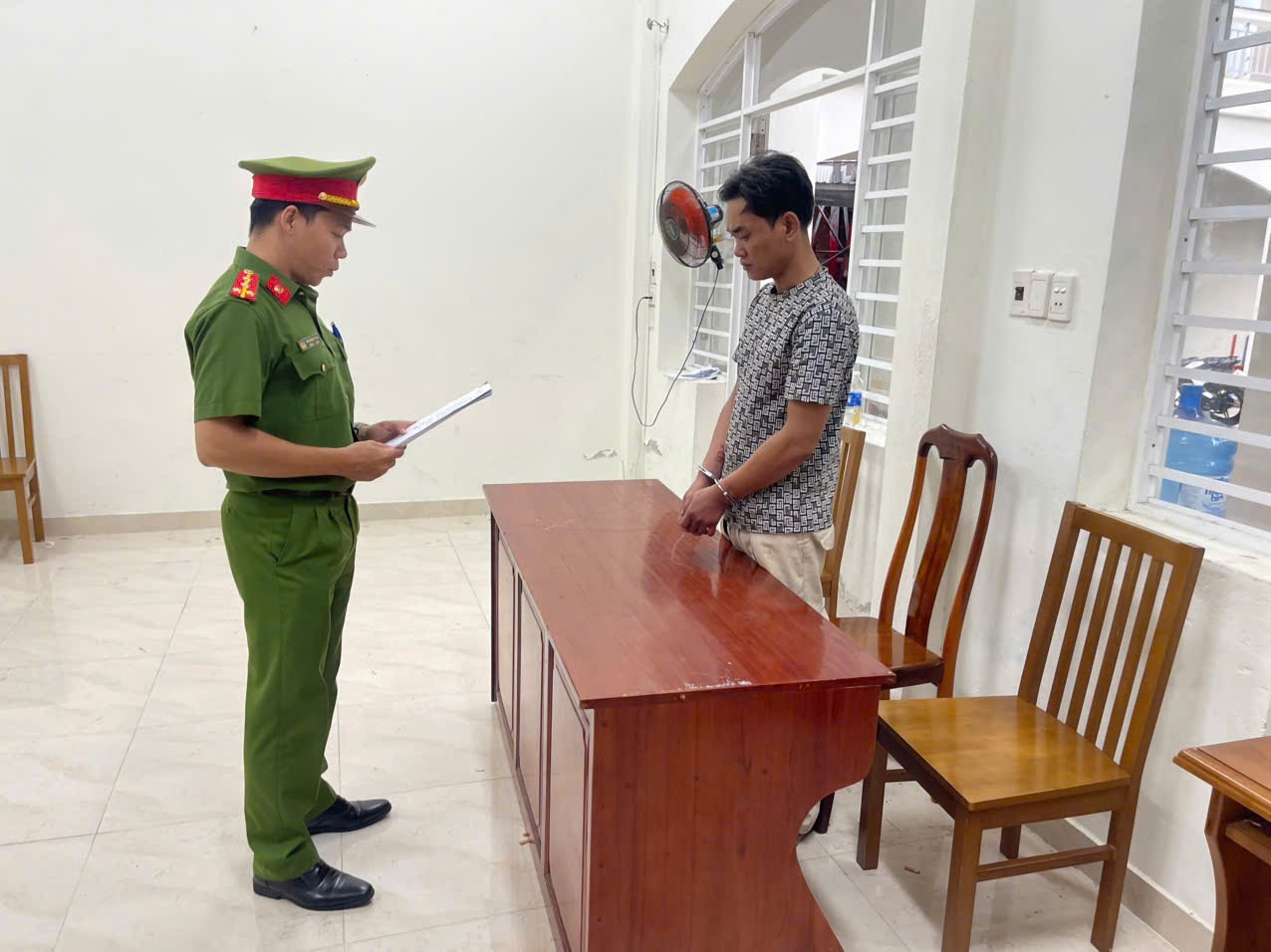 Ghen tu&ocirc;ng m&ugrave; qu&aacute;ng, nam thanh ni&ecirc;n tạt xăng truy s&aacute;t t&igrave;nh địch giữa Đ&agrave; Nẵng - Ảnh 1.