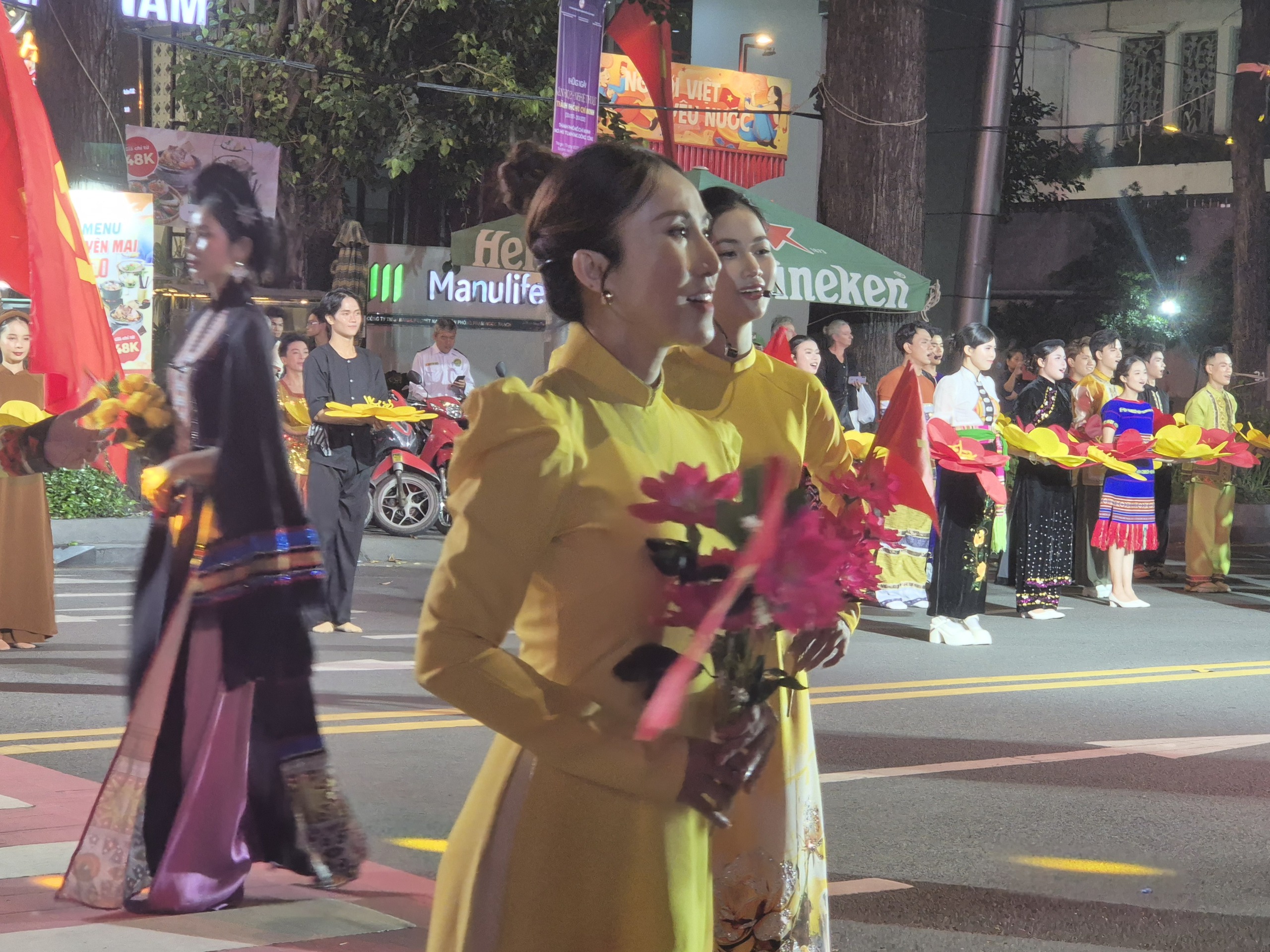 NSND Tạ Minh T&acirc;m, NSƯT Phi Điểu, NSƯT C&ocirc;ng Ninh&hellip; c&ugrave;ng tụ họp khai hội - Ảnh 5.