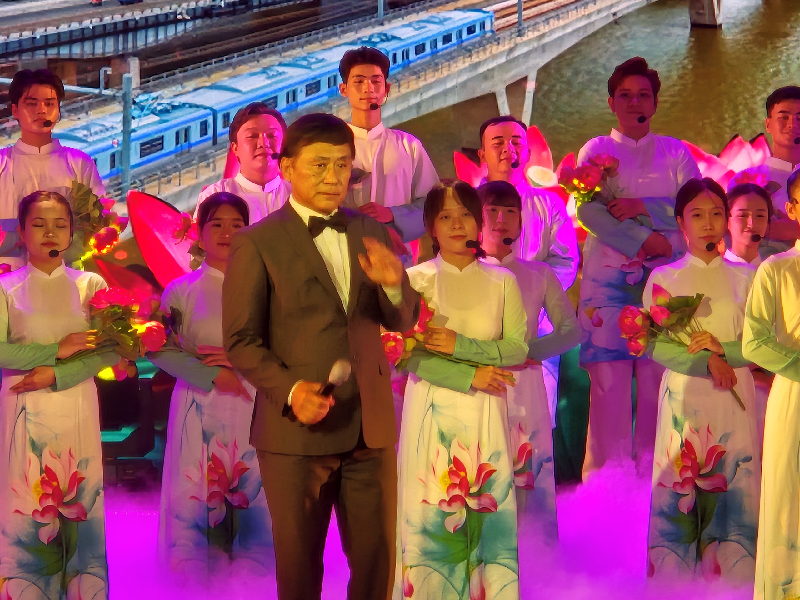 NSND Tạ Minh T&acirc;m, NSƯT Phi Điểu, NSƯT C&ocirc;ng Ninh&hellip; c&ugrave;ng tụ họp khai hội - Ảnh 14.