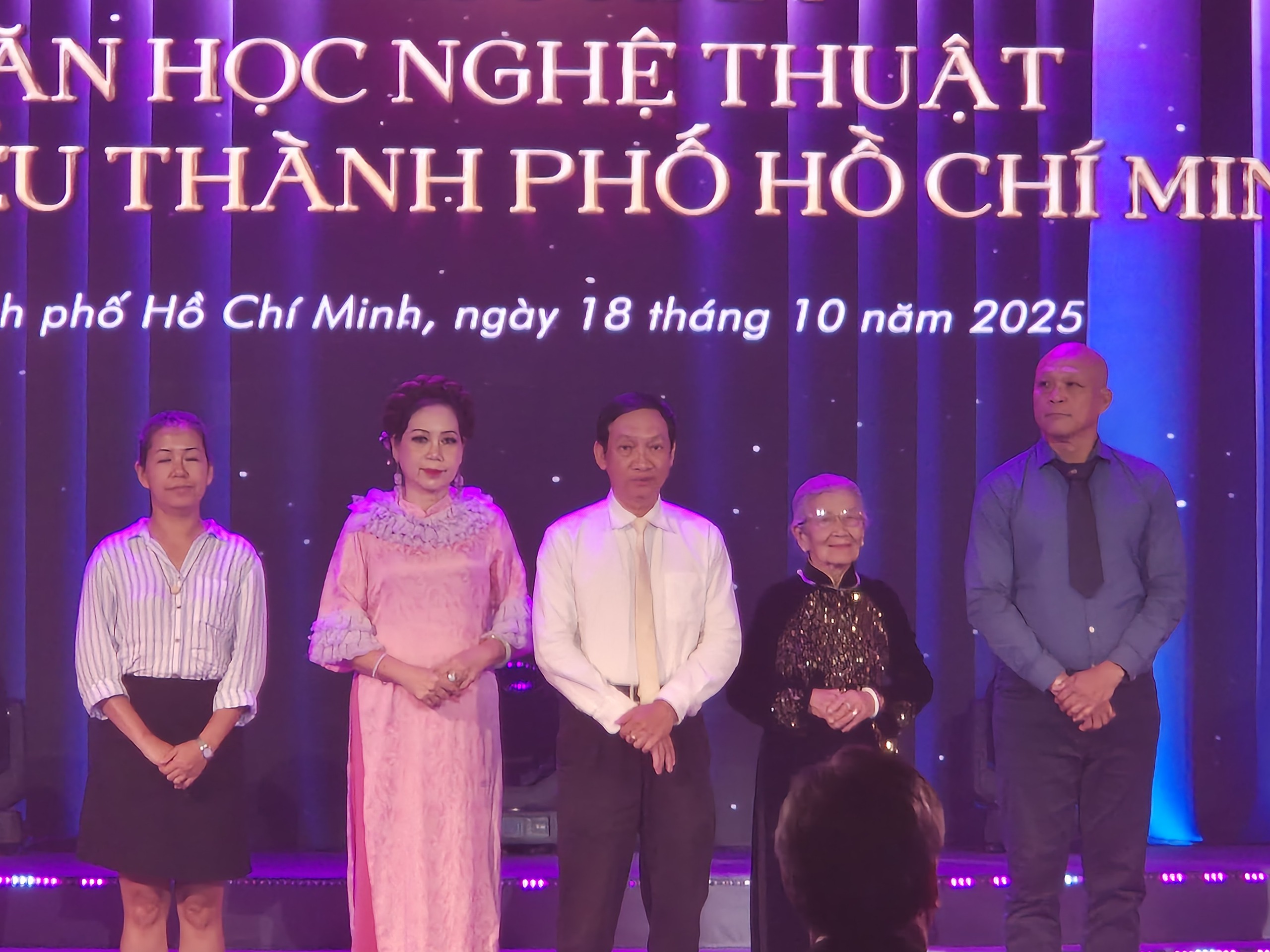 NSND Tạ Minh T&acirc;m, NSƯT Phi Điểu, NSƯT C&ocirc;ng Ninh&hellip; c&ugrave;ng tụ họp khai hội - Ảnh 20.
