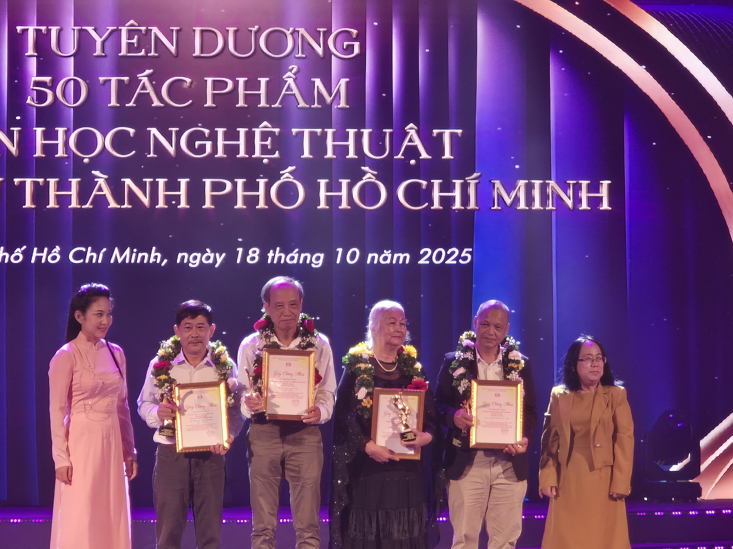 NSND Tạ Minh T&acirc;m, NSƯT Phi Điểu, NSƯT C&ocirc;ng Ninh&hellip; c&ugrave;ng tụ họp khai hội - Ảnh 22.
