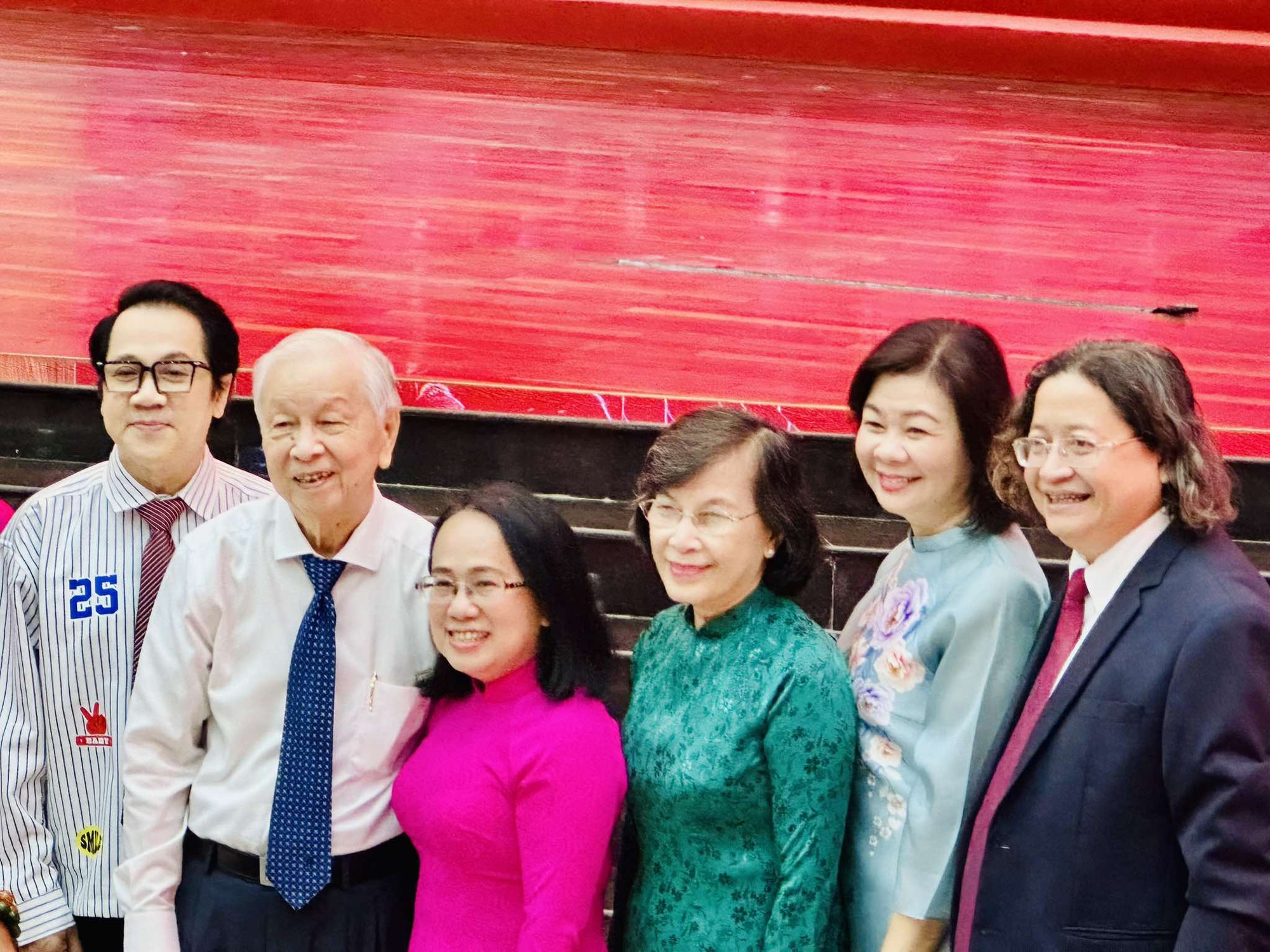 Đan Trường, L&acirc;m Vỹ Dạ v&agrave; nhiều nghệ sĩ x&uacute;c động tham dự sự kiện lớn về văn học - nghệ thuật TP HCM - Ảnh 1.