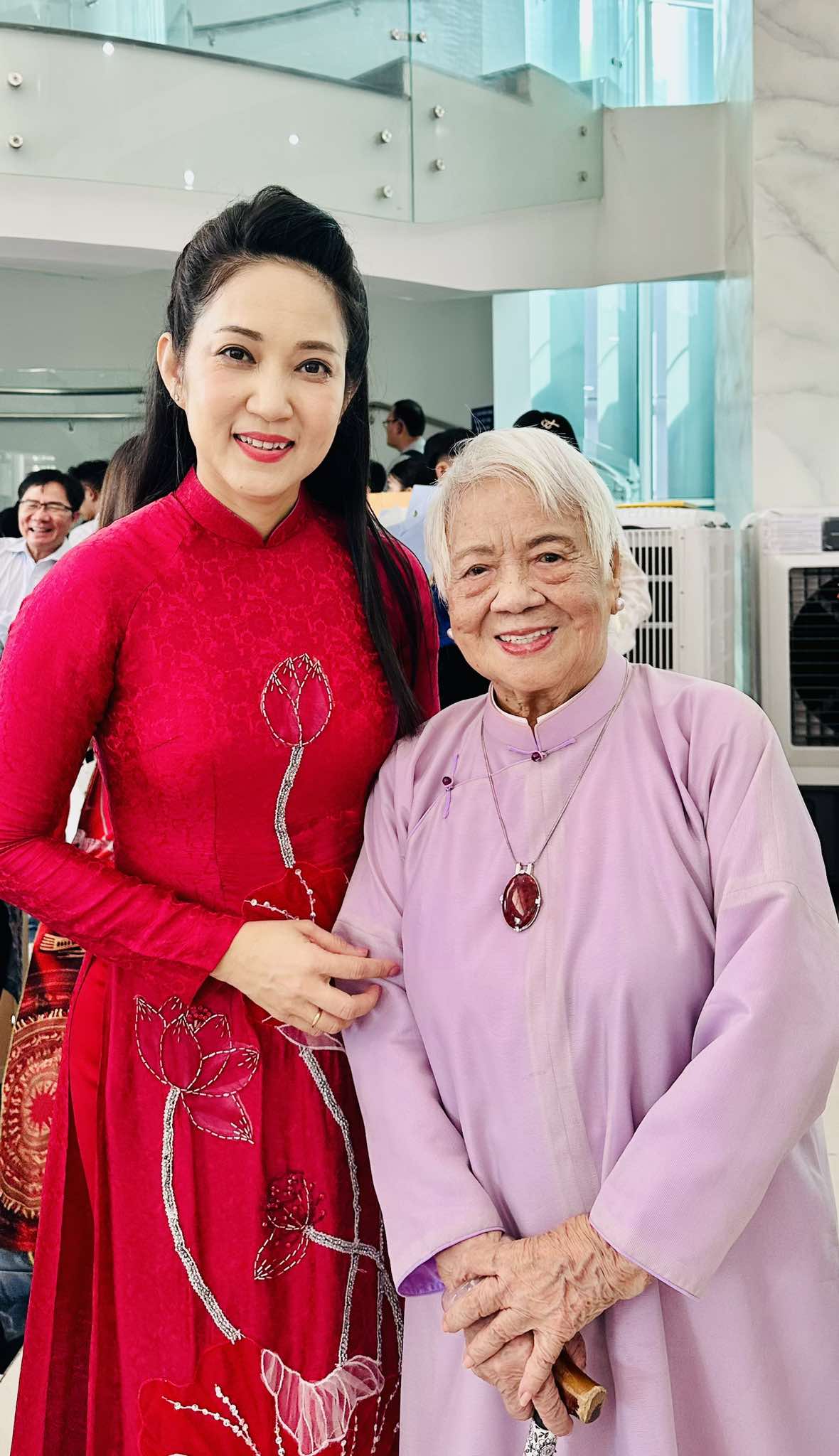 Đan Trường, L&acirc;m Vỹ Dạ v&agrave; nhiều nghệ sĩ x&uacute;c động tham dự sự kiện lớn về văn học - nghệ thuật TP HCM - Ảnh 5.