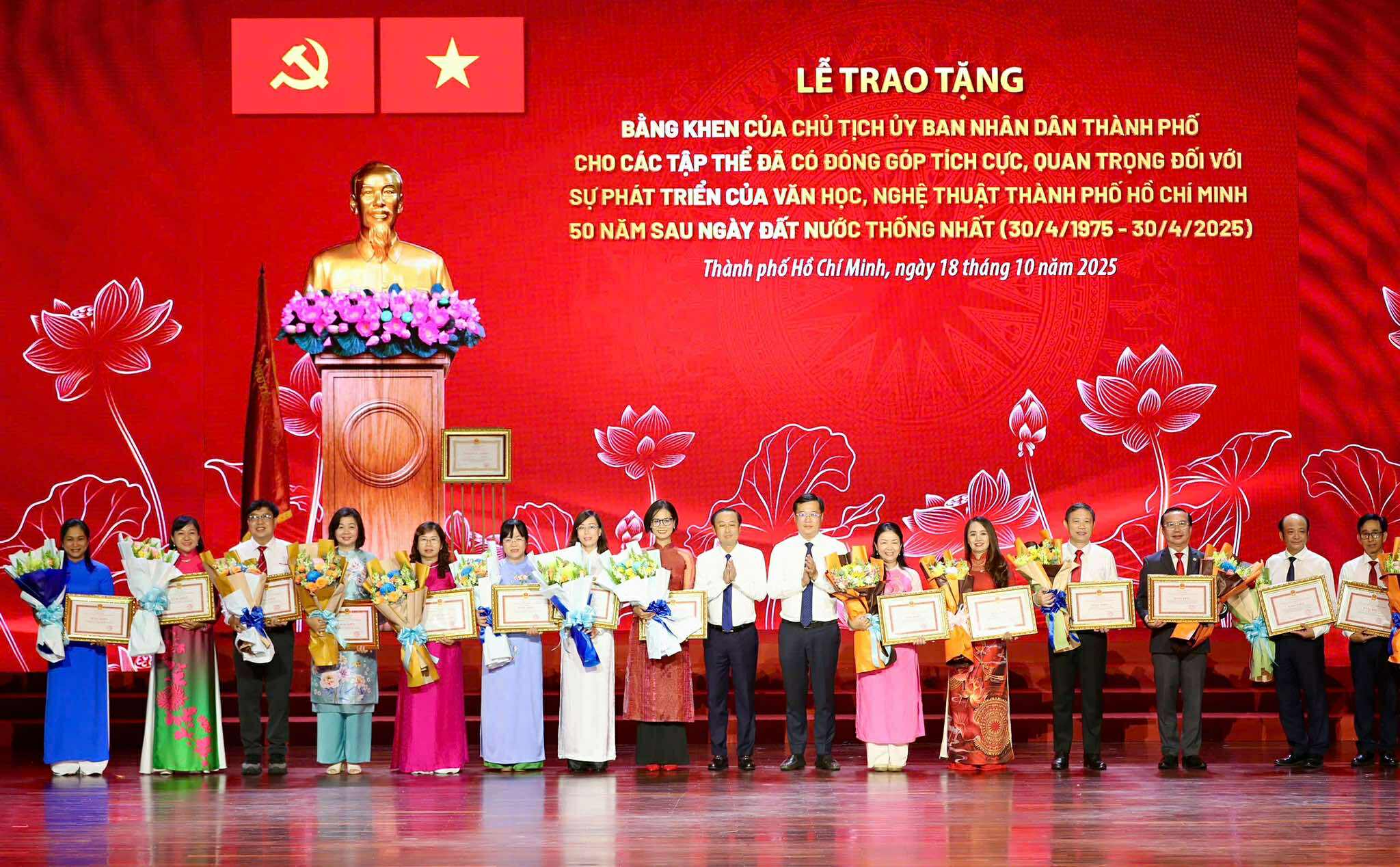 Đan Trường, L&acirc;m Vỹ Dạ v&agrave; nhiều nghệ sĩ x&uacute;c động tham dự sự kiện lớn về văn học - nghệ thuật TP HCM - Ảnh 6.