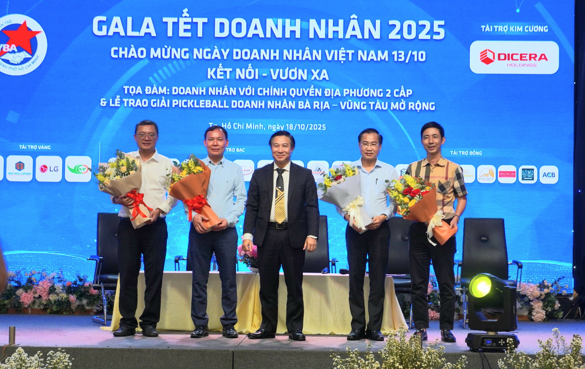 Doanh nh&acirc;n trẻ TP HCM với ch&iacute;nh quyền địa phương 2 cấp - Ảnh 2.