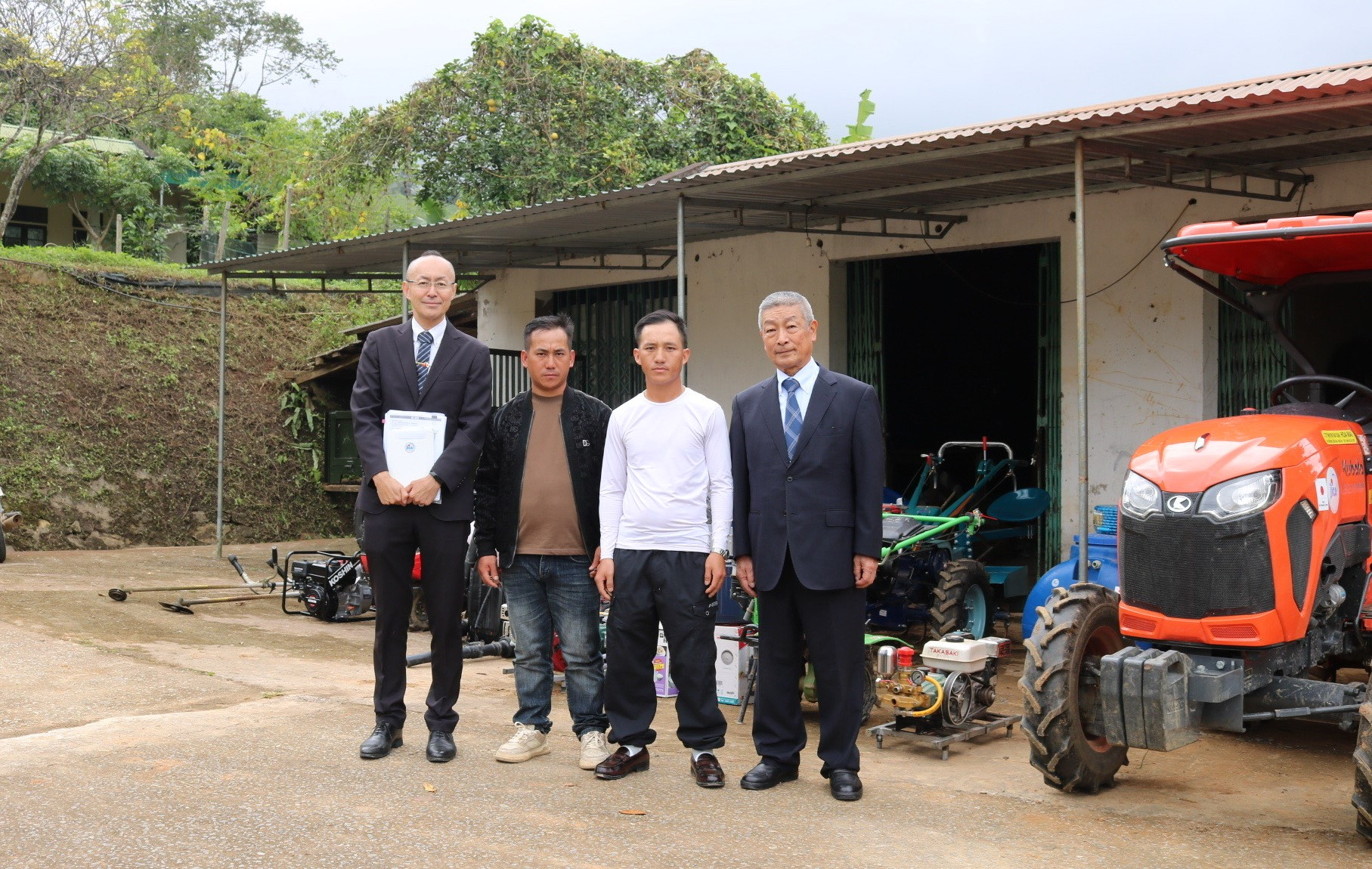 JICA chuyển giao kỹ thuật, thiết bị trồng tỏi cao cấp của Nhật Bản cho xã người Mông ở Nghệ An - Ảnh 8.
