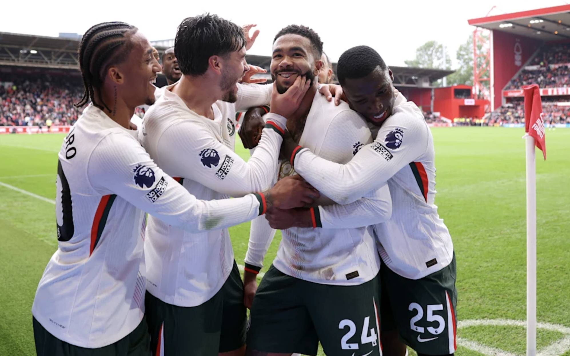 Thắng đậm Nottingham Forest, Chelsea bay cao Top 4 Ngoại hạng Anh